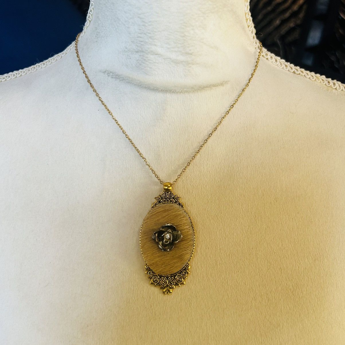 Handmade Handcrafted cowhide rose cameo pendant on chain necklace Size ONE SIZE - 3 Thumbnail
