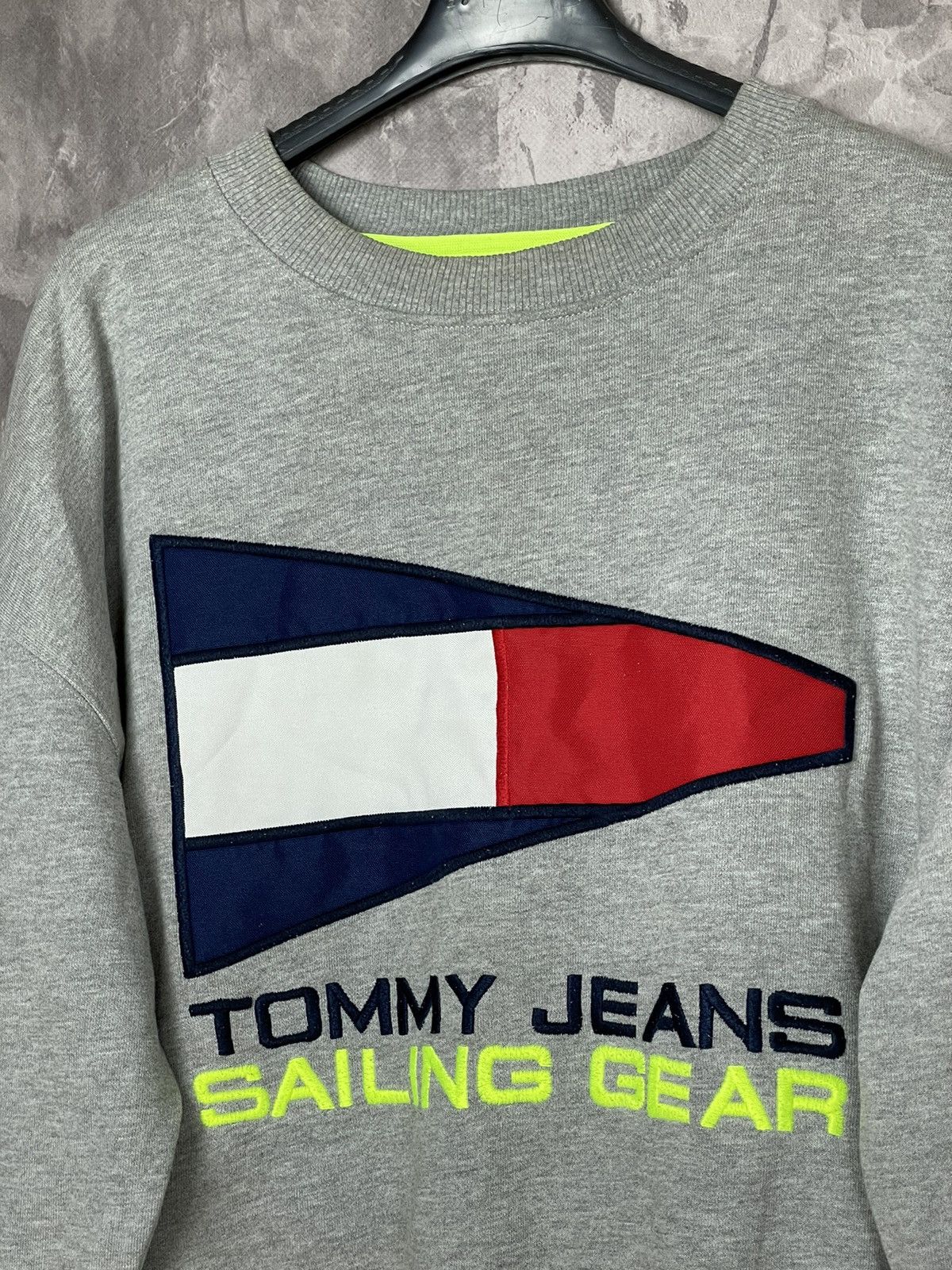 Tommy Hilfiger × Vintage Tommy Jeans vintage sweatshirt spellout logo Y2K Rare Size L Size US L / EU 52-54 / 3 - 7 Thumbnail