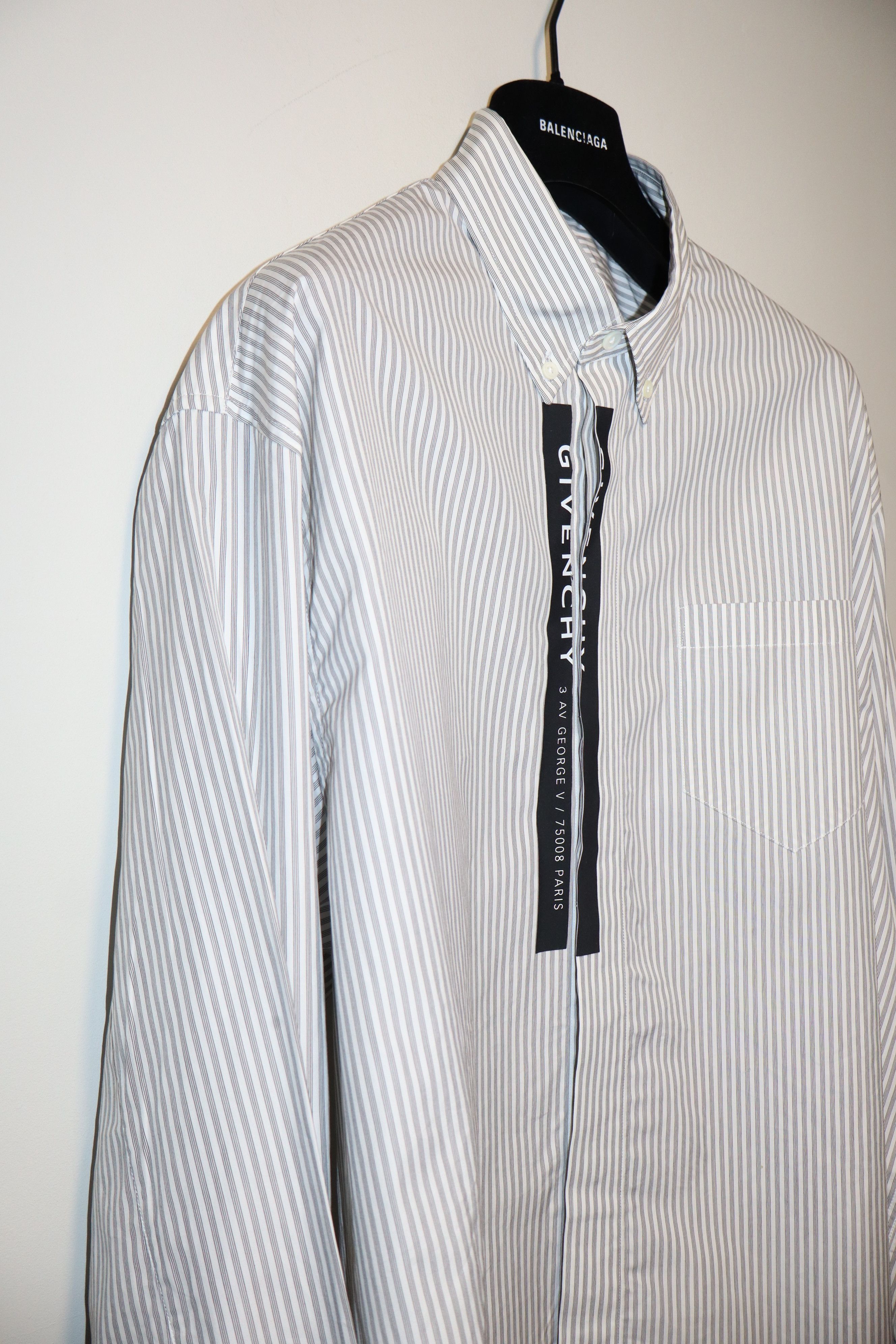 Givenchy Logo tape oversized shirt Size US L / EU 52-54 / 3 - 4 Thumbnail