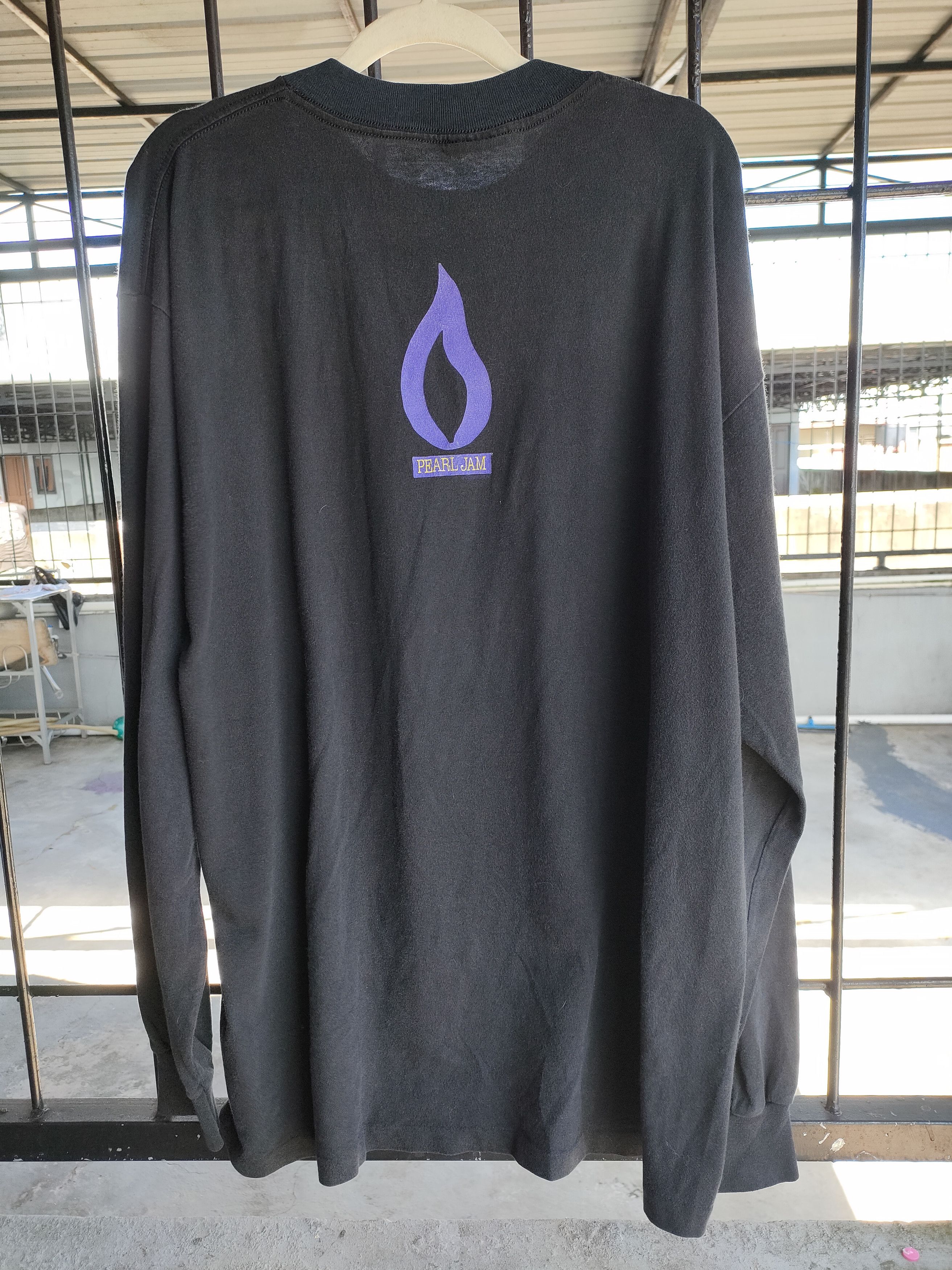 Band Tees × Vintage Vintage Pearl Jam Purple Flame Grunge Eddie Vedder Size US XL / EU 56 / 4 - 3 Thumbnail
