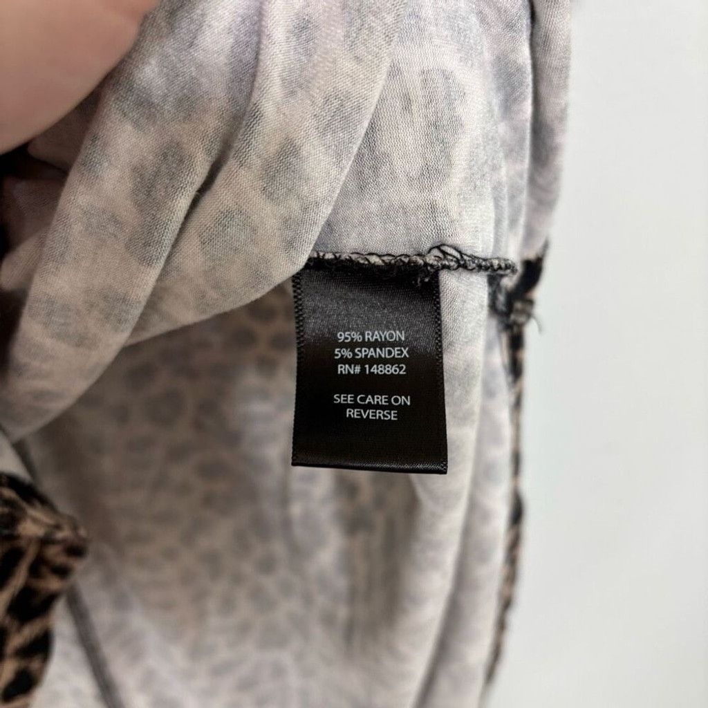 Torrid Torrid Soft Knit Leopard Print V-Neck Short Sleeve Shirt Size XS / US 0-2 / IT 36-38 - 4 Thumbnail
