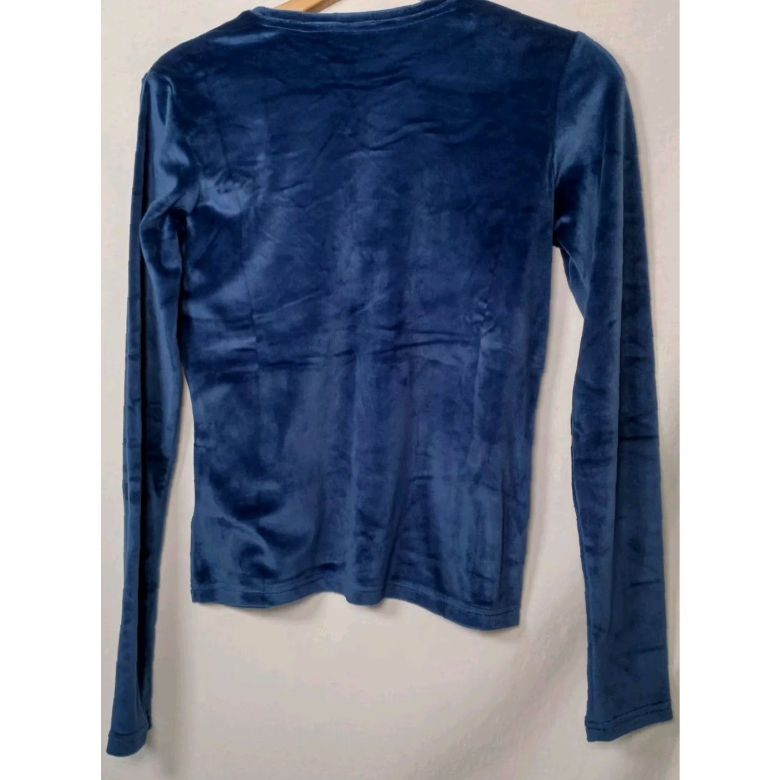 Juicy Couture Juicy Couture Sleepwear Shirt Small Blue Velour Rhinestones Long Sleeve Y2K Women Pajama Top Velvet Accent Holiday Vintage Glow Size S / US 4 / IT 40 - 5 Thumbnail