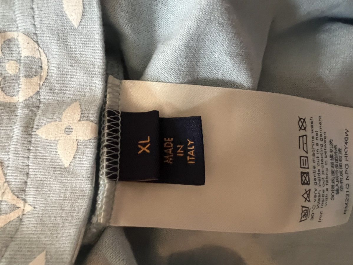 Louis Vuitton Louis Vuitton Baby Blue LVSE Monogram Gradient T-Shirt Size US XL / EU 56 / 4 - 4 Thumbnail