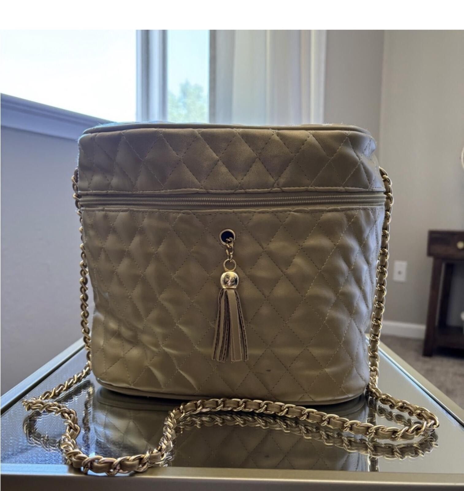 Other ( Boutique) Elegant Quilted Chain Shoulder makeup Bag Size ONE SIZE - 1 Thumbnail