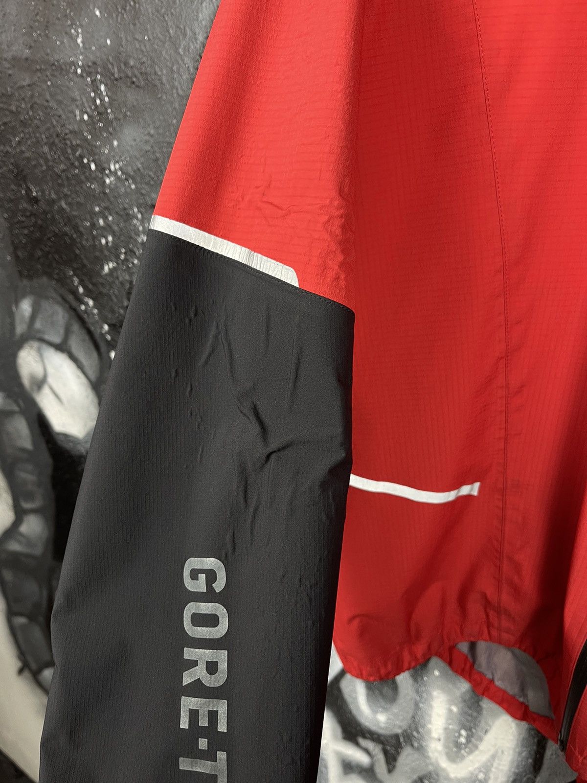 Goretex Gore Bike Wear Gore-Tex Full Zip Red/Black Active Cycling Jacket Men’s Size L Size US L / EU 52-54 / 3 - 8 Thumbnail