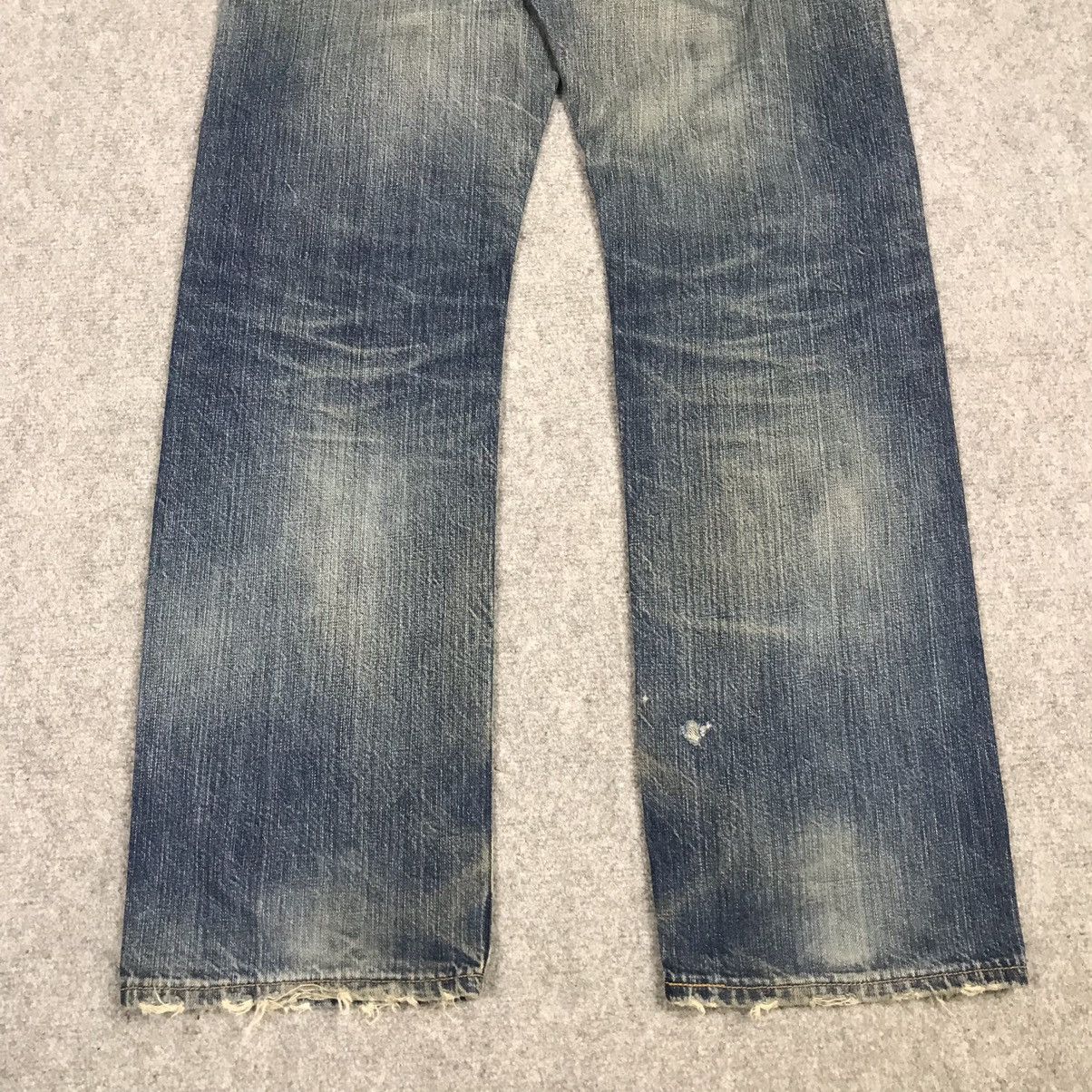 Levi's Vintage Clothing VINTAGE LEVIS 501 32X33 DISTRESSED DENIM PANTS Size US 32 / EU 48 - 9 Thumbnail