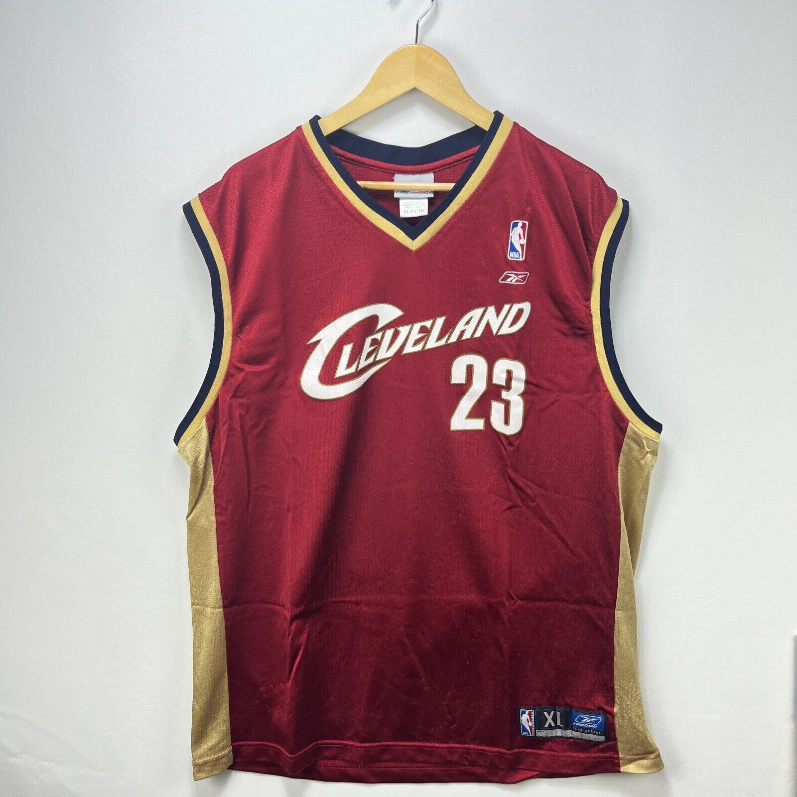 Reebok × Vintage Vintage Y2K Cleveland Cavaliers LeBron James NBA Basketball Size US XL / EU 56 / 4 - 1 Thumbnail