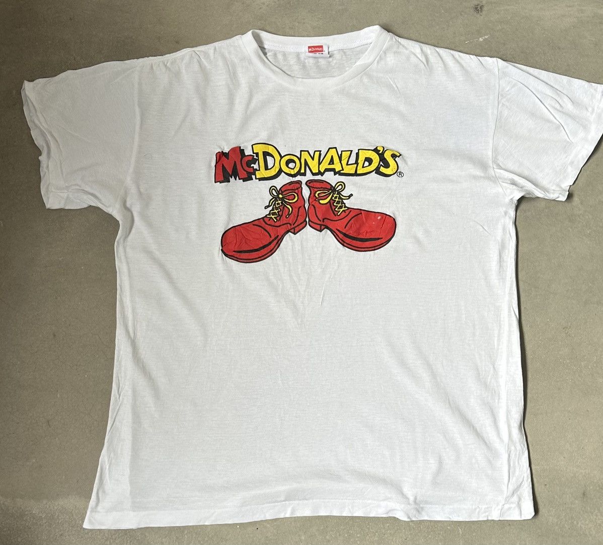Vintage VINTAGE 80s MCDONALD’S SHOES DESIGN TEE Size US XL / EU 56 / 4 - 1 Thumbnail