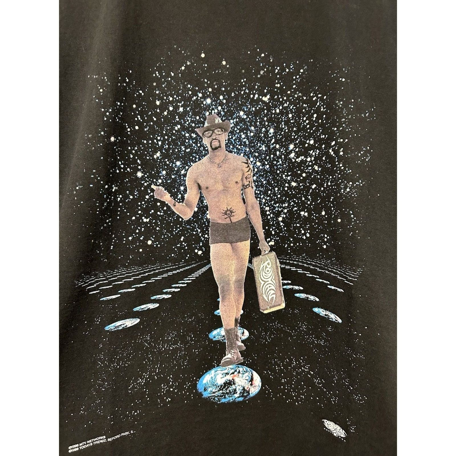 Vintage VINTAGE Dennis Rodman MTV World Tour Walking Rare Graphic Promo Tee 1996 XL Men Size US XL / EU 56 / 4 - 2 Thumbnail