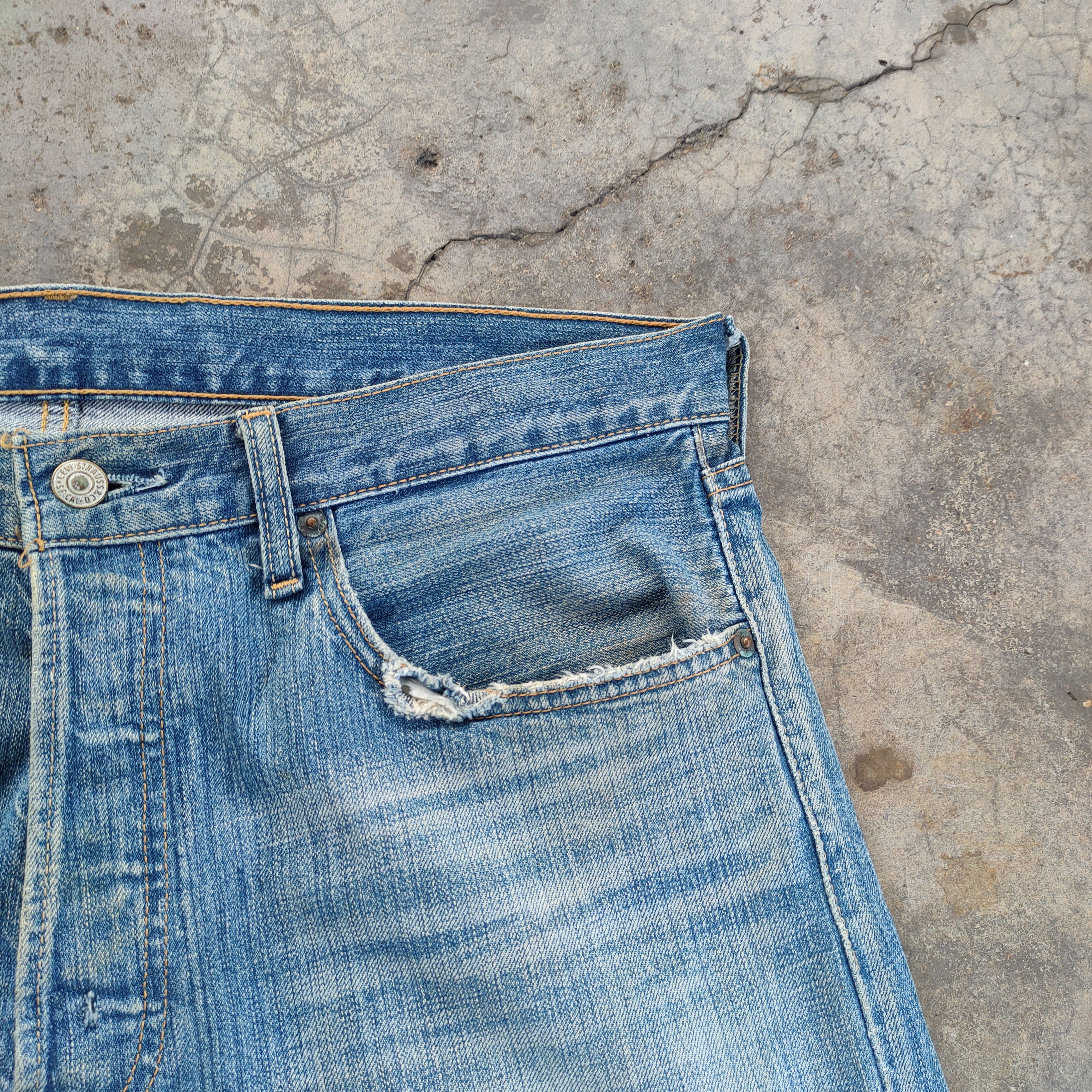 Levi's Vintage Clothing VINTAGE LEVI'S 501 04' FADED RIPPED JEANS DENIM PANTS Size US 35 - 11 Thumbnail