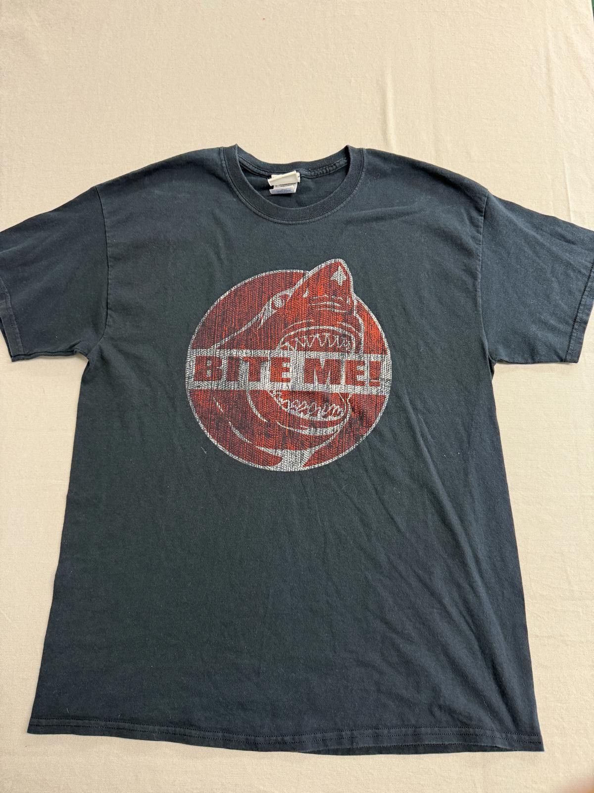 Other VIntage SeaWorld T-shirt Shark Bite Me Tee - Large Size US L / EU 52-54 / 3 - 1 Thumbnail
