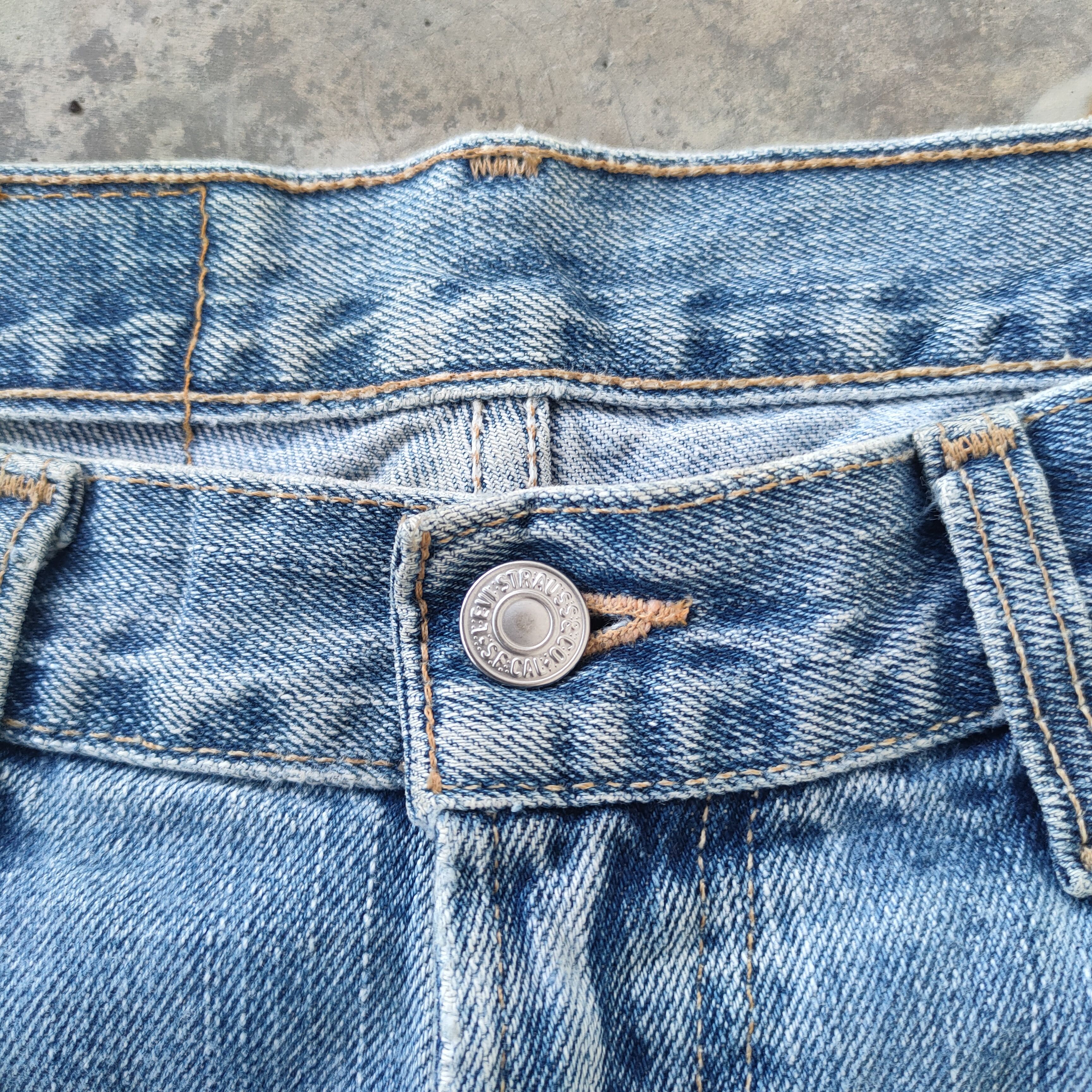 Levi's VINTAGE LEVI'S 528 FADED RIPPED DISTRESSED JEANS PANTS Size US 34 / EU 50 - 7 Thumbnail