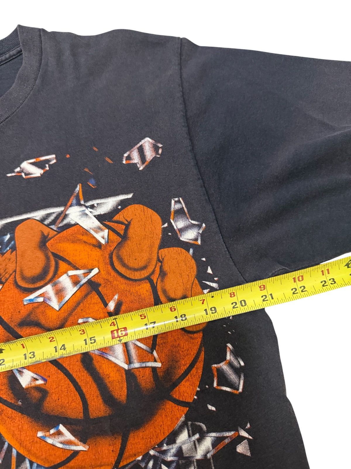 Tultex Vintage 1993 Tasmanian Devil Shattered Backboard Glass TEE Size US L / EU 52-54 / 3 - 8 Thumbnail