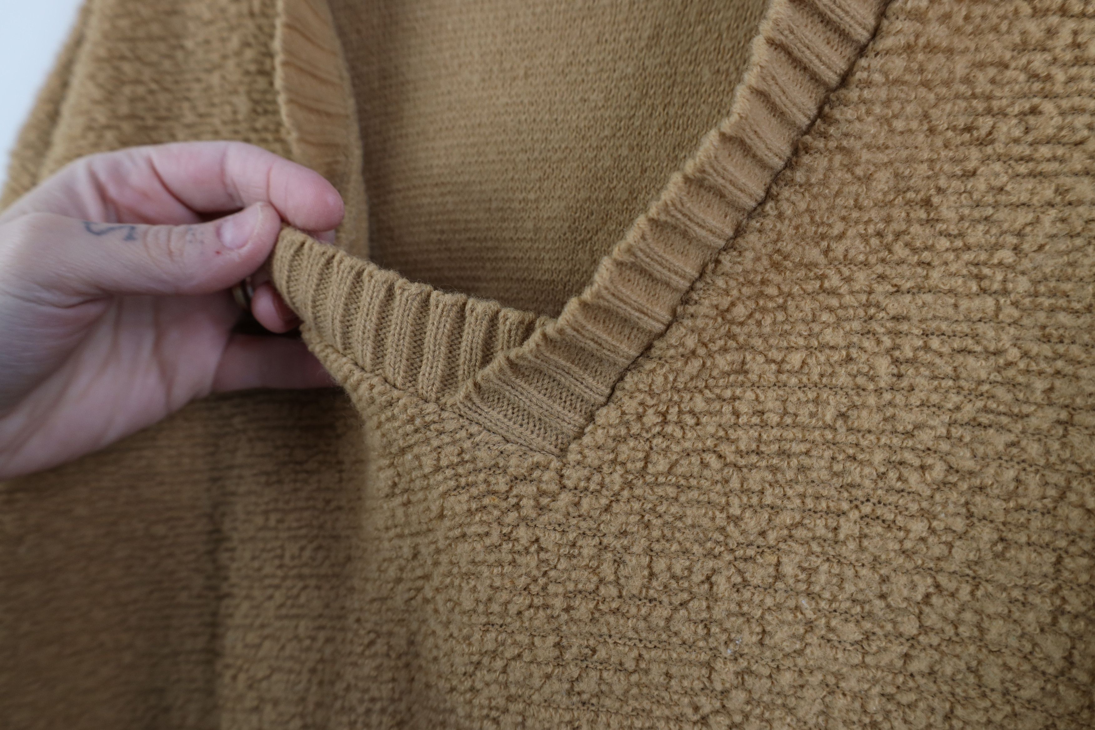 Vintage Vintage 70s Streetwear Textured Fleece V-Neck Sweater USA Size L / US 10 / IT 46 - 8 Thumbnail