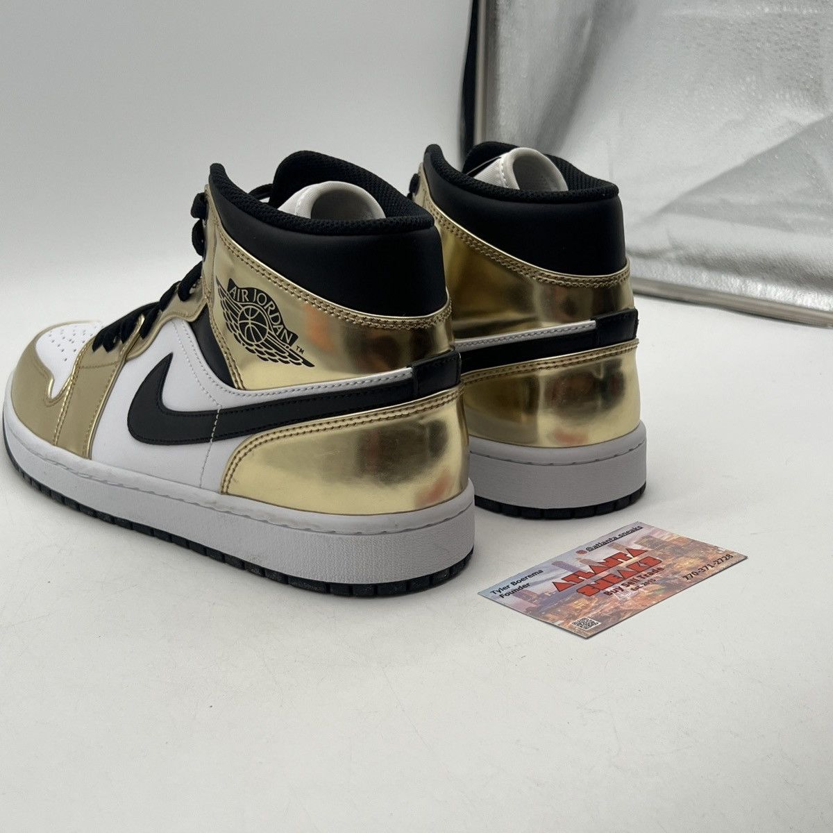 Nike Air Jordan 1 mid metallic gold Size US 10 / EU 43 - 4 Thumbnail