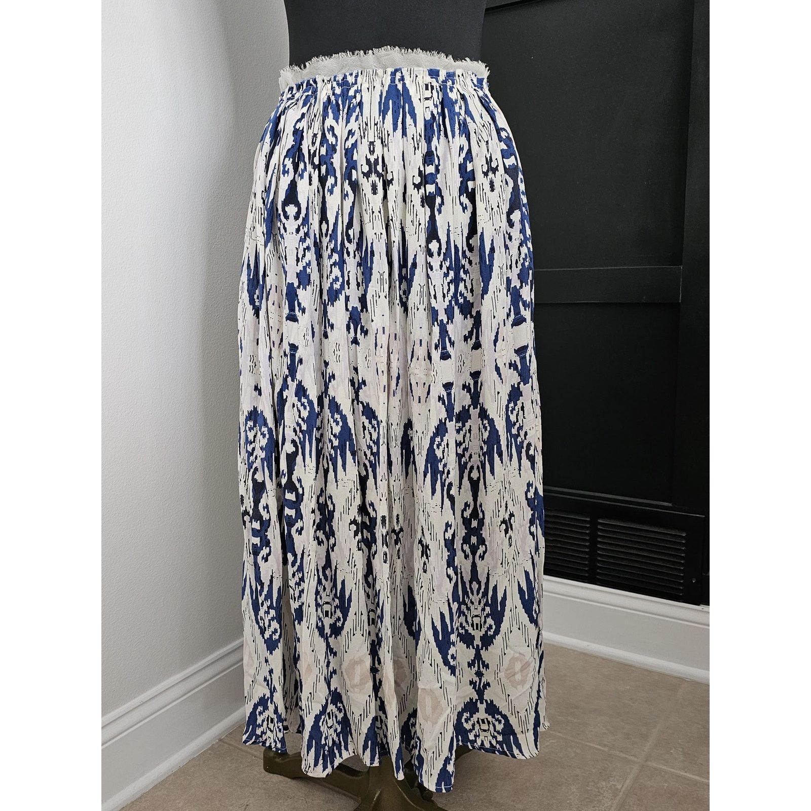 Ulla Johnson ULLA JOHNSON 100% Silk Chiffon Batik Print Midi Skirt 4 Size 27" / US 4 / IT 40 - 1 Thumbnail