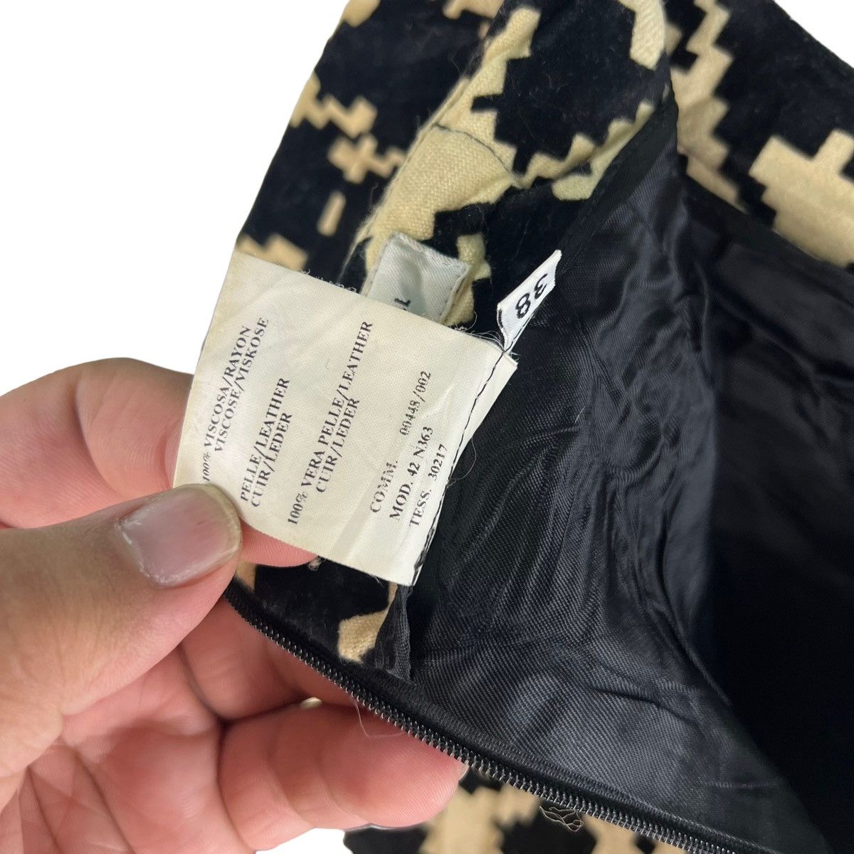 Vintage 🔥VTG DIGITAL CAMO DESIGN MINI SKIRT COSTUME NATIONAL Size 26" / US 2 / IT 38 - 11 Thumbnail