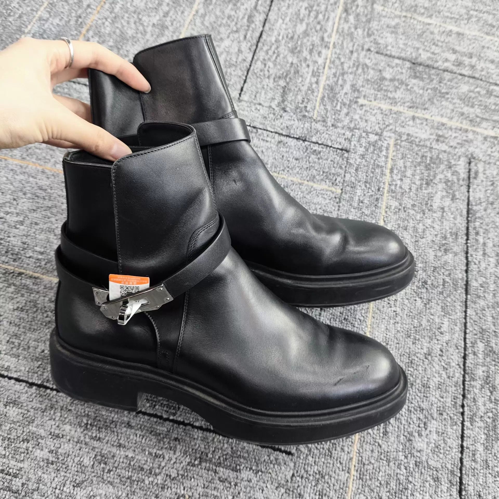 Hermes Hermès Kelly Buckle Short Boots Black EU 38.5 Silver Size US 8 / IT 38 - 1 Thumbnail