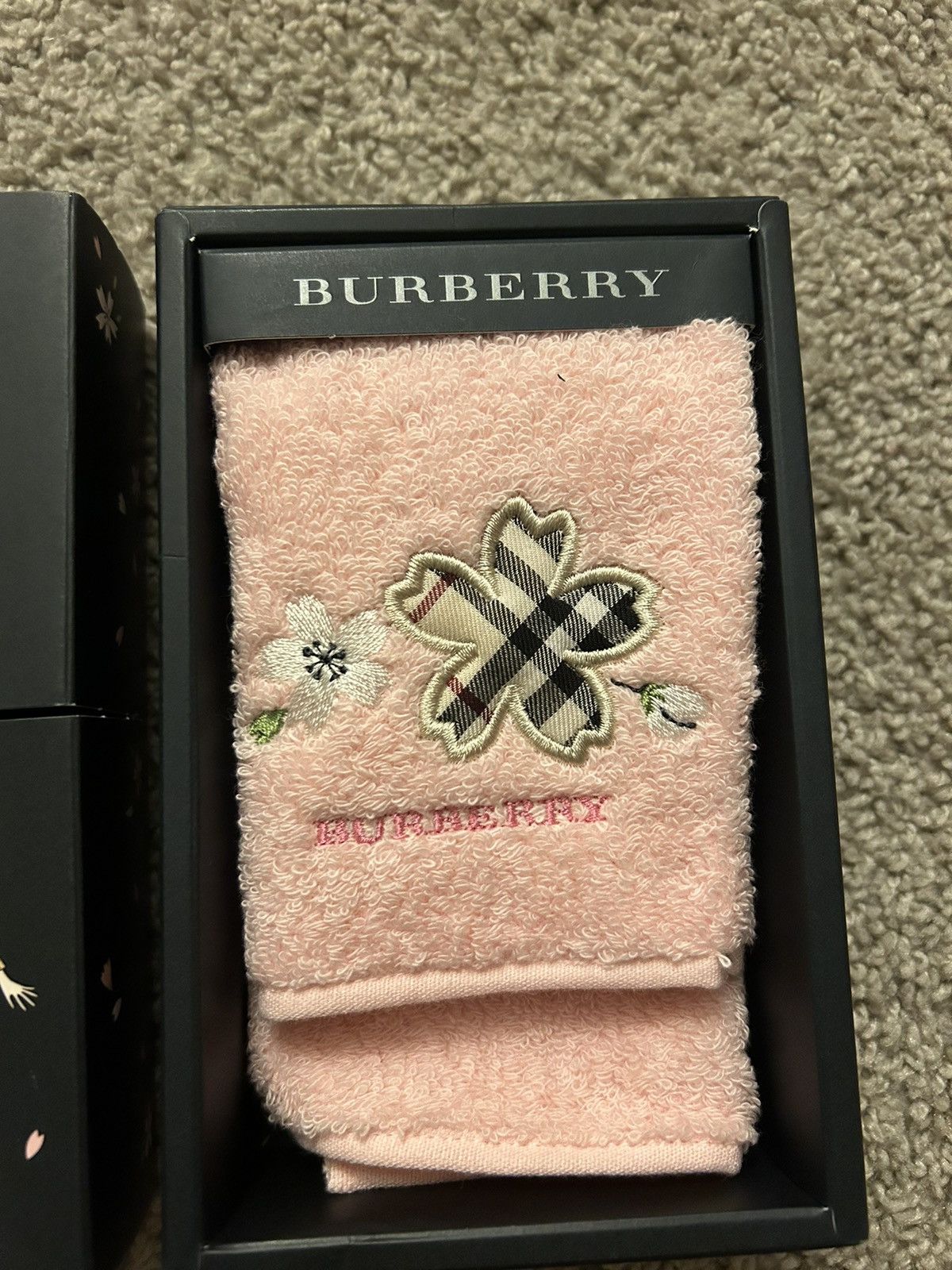 Burberry Burberry Embroidered Flower Towel Size ONE SIZE - 3 Thumbnail