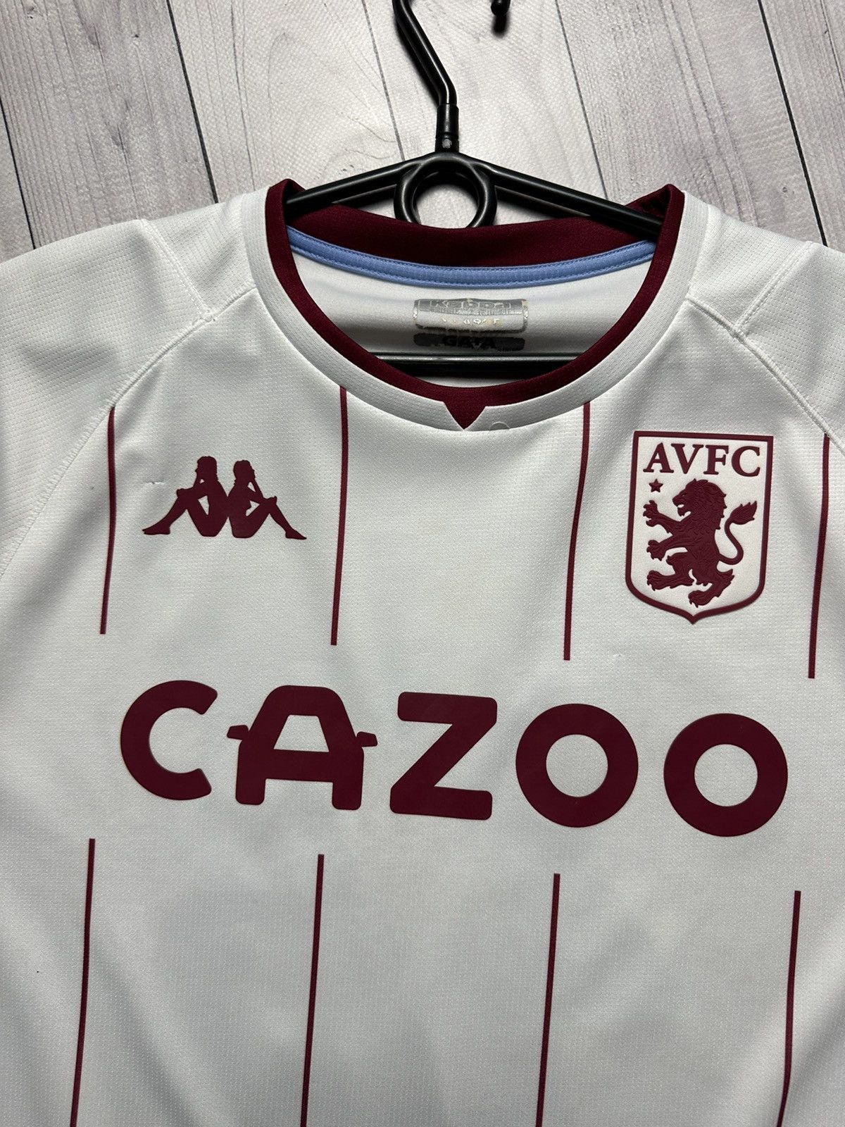 Vintage Vintage Aston Villa 23 Coutinho soccer jersey size L Size US L / EU 52-54 / 3 - 9 Thumbnail