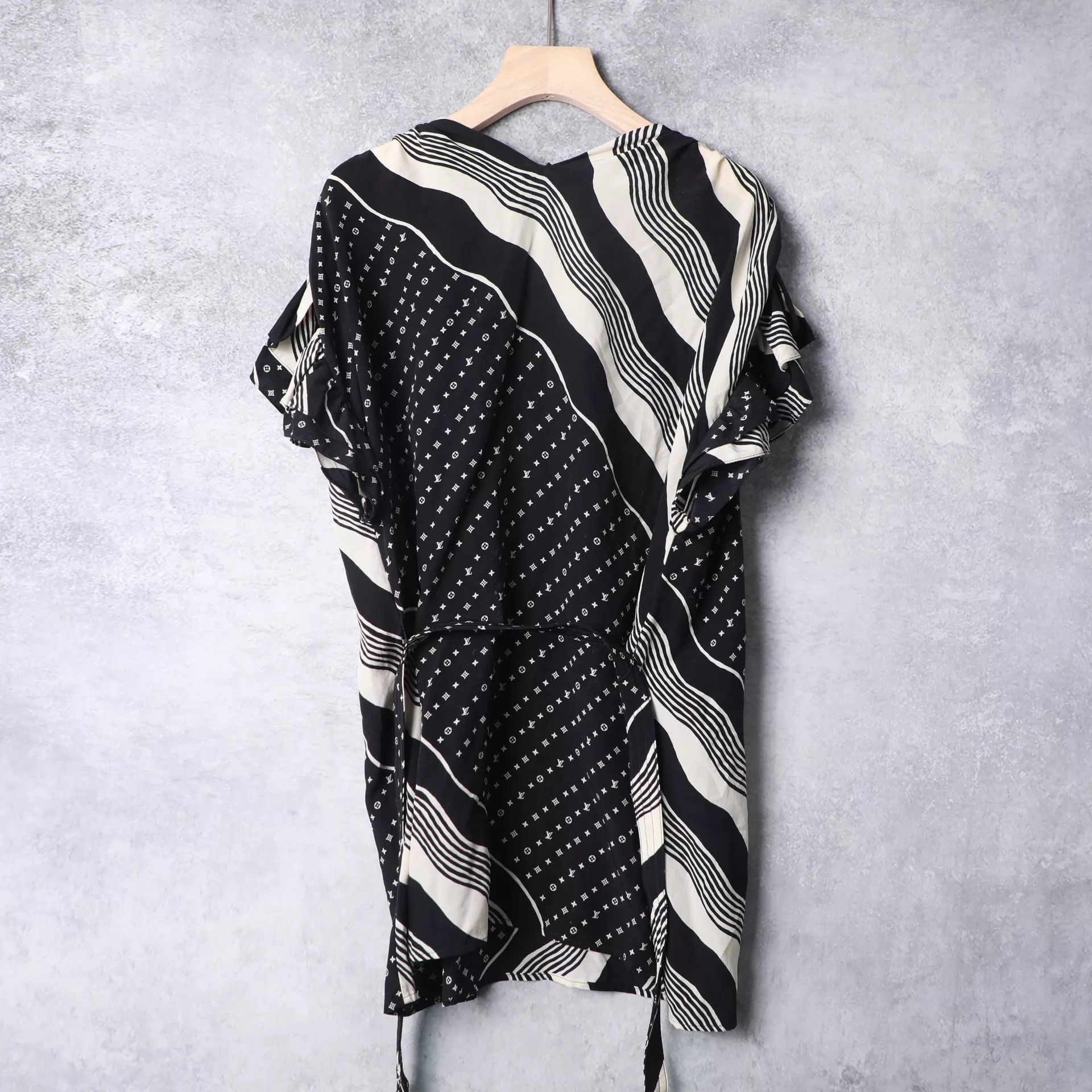 Louis Vuitton LV short sleeve tee 40 Size S / US 4 / IT 40 - 6 Thumbnail