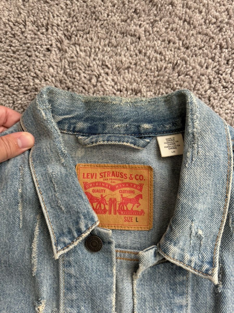 Levi's Levi’s Distressed Denim Jacket Size US L / EU 52-54 / 3 - 3 Thumbnail