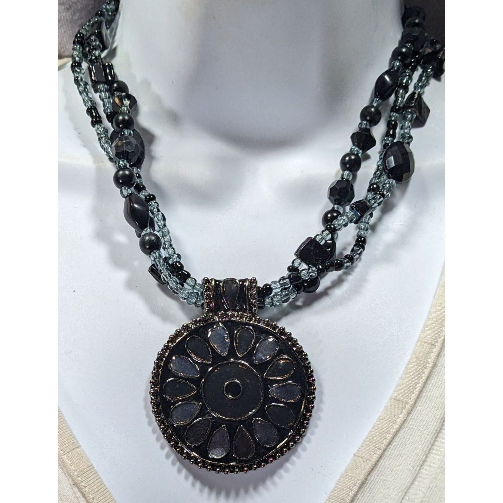 Other Black And Grey Multilayer Beaded Floral Medallion Pendant Ne Size ONE SIZE - 4 Thumbnail