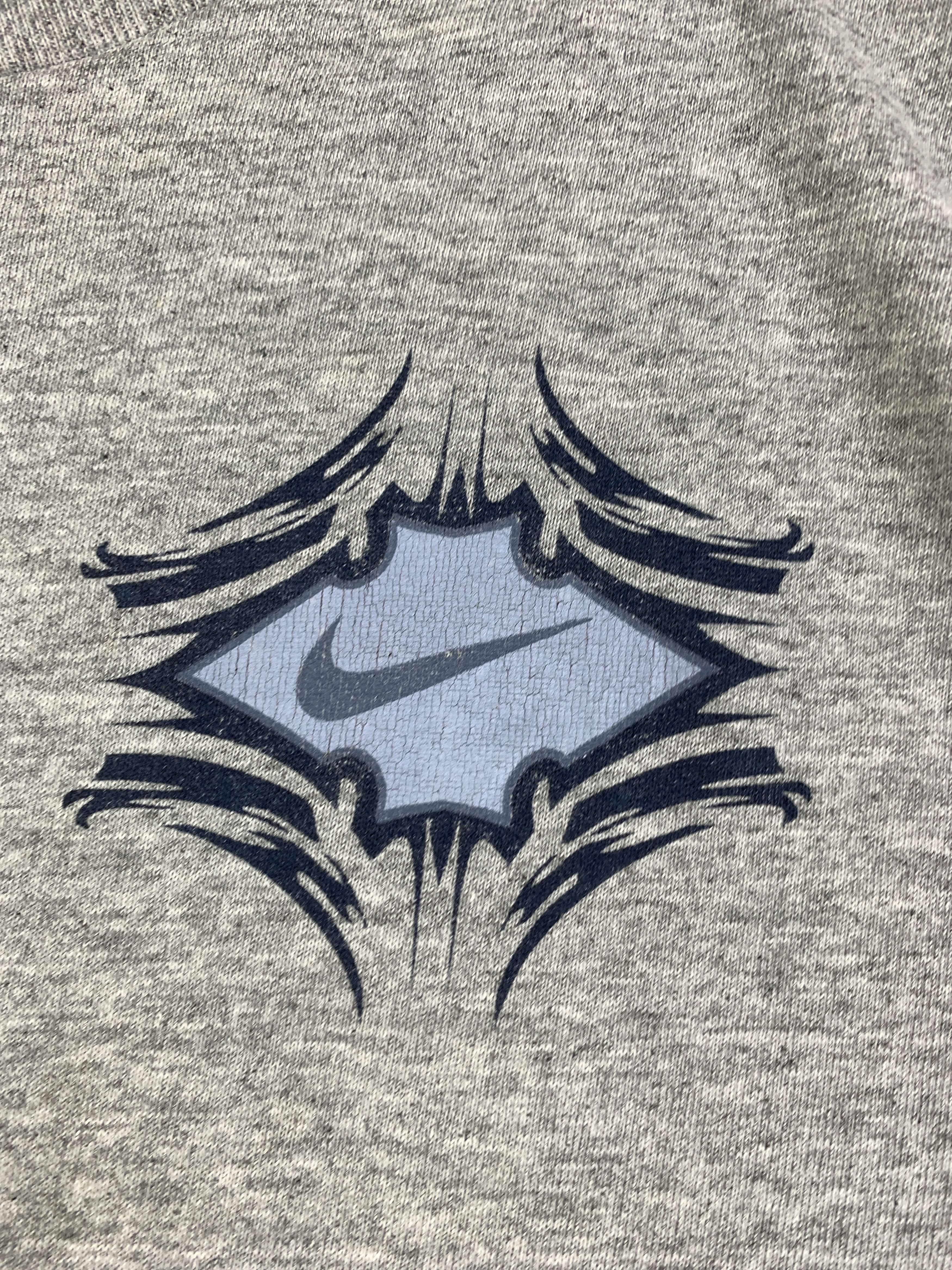Nike 2000s Nike Gray Tribal Tee (M) Size M / US 6-8 / IT 42-44 - 7 Thumbnail