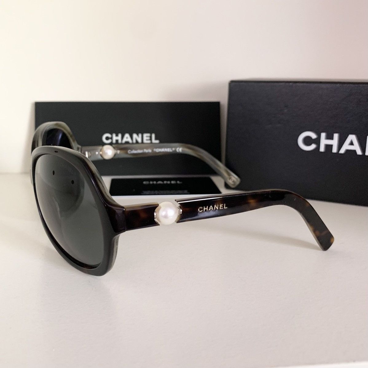 Chanel Chanel Pearl tortoise shell round sunglasses Size ONE SIZE - 1 Thumbnail