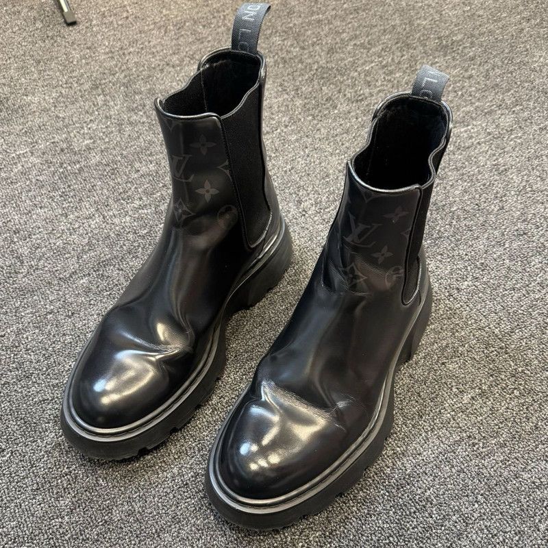 Louis Vuitton Louis Vuitton Classic Black Leather Ankle Boots 0079 Size US 9 / EU 42 - 1 Thumbnail