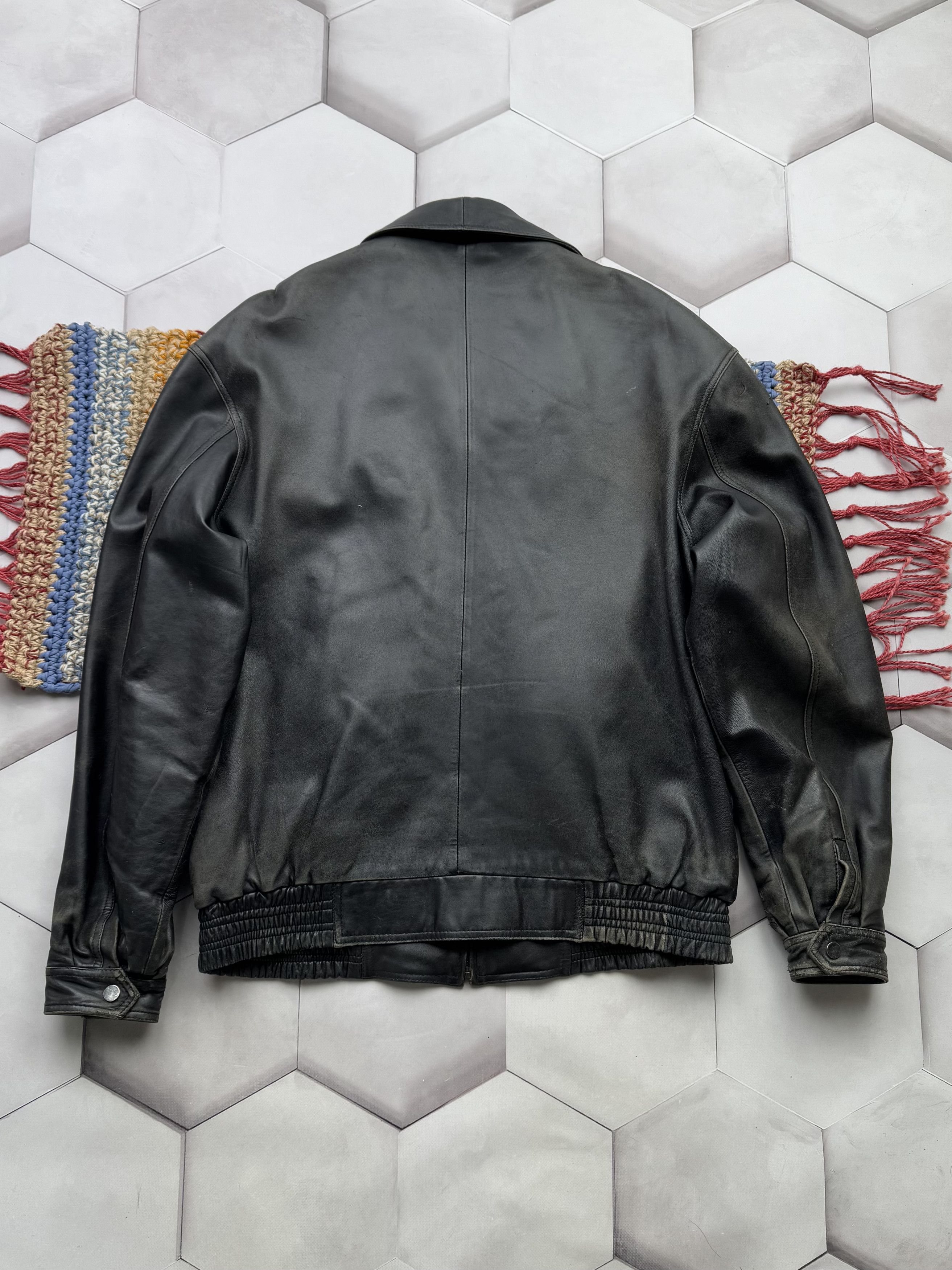 Vintage Vintage Thrashed Leather Bomber Jacket (ES9) Size US XXL / EU 58 / 5 - 12 Thumbnail