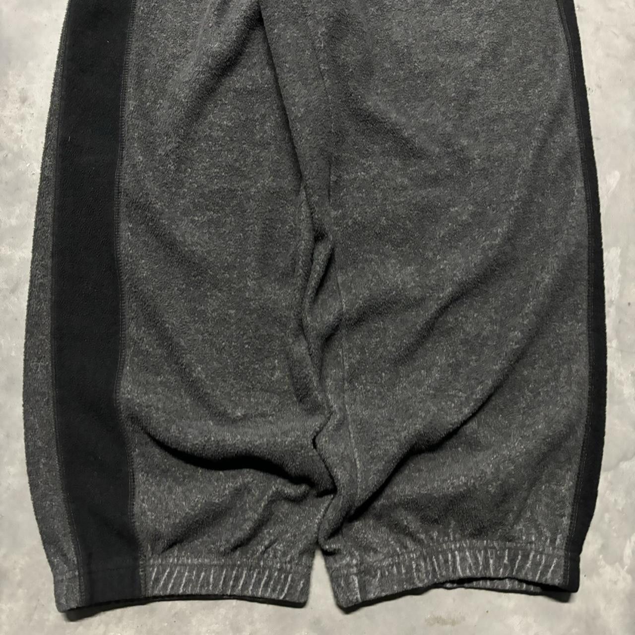 Japanese Brand × Vintage Crazy Vintage Y2K/2000s Baggy Grey Black Striped Fleece Skater Essential Sweatpants! Size US 34 / EU 50 - 5 Thumbnail