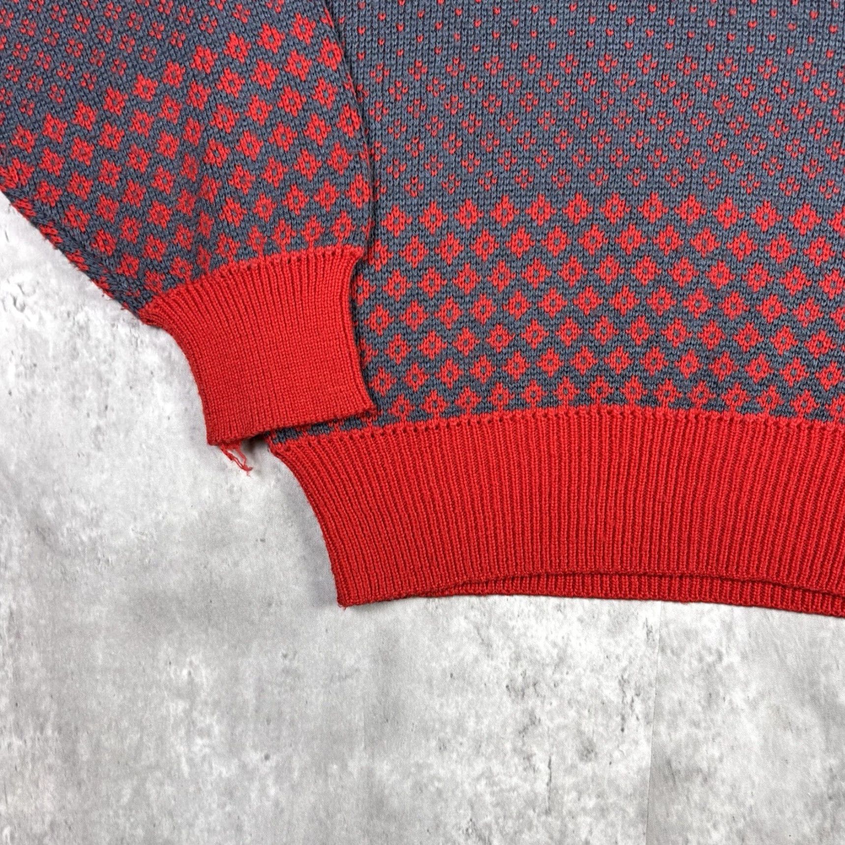 Vintage VINTAGE Snowflake Abstract Knit Sweater Red Wool Acrylic Adult Small 90s Geometric Knit Pattern Crew Neck Pullover Men Mens Size US S / EU 44-46 / 1 - 7 Thumbnail