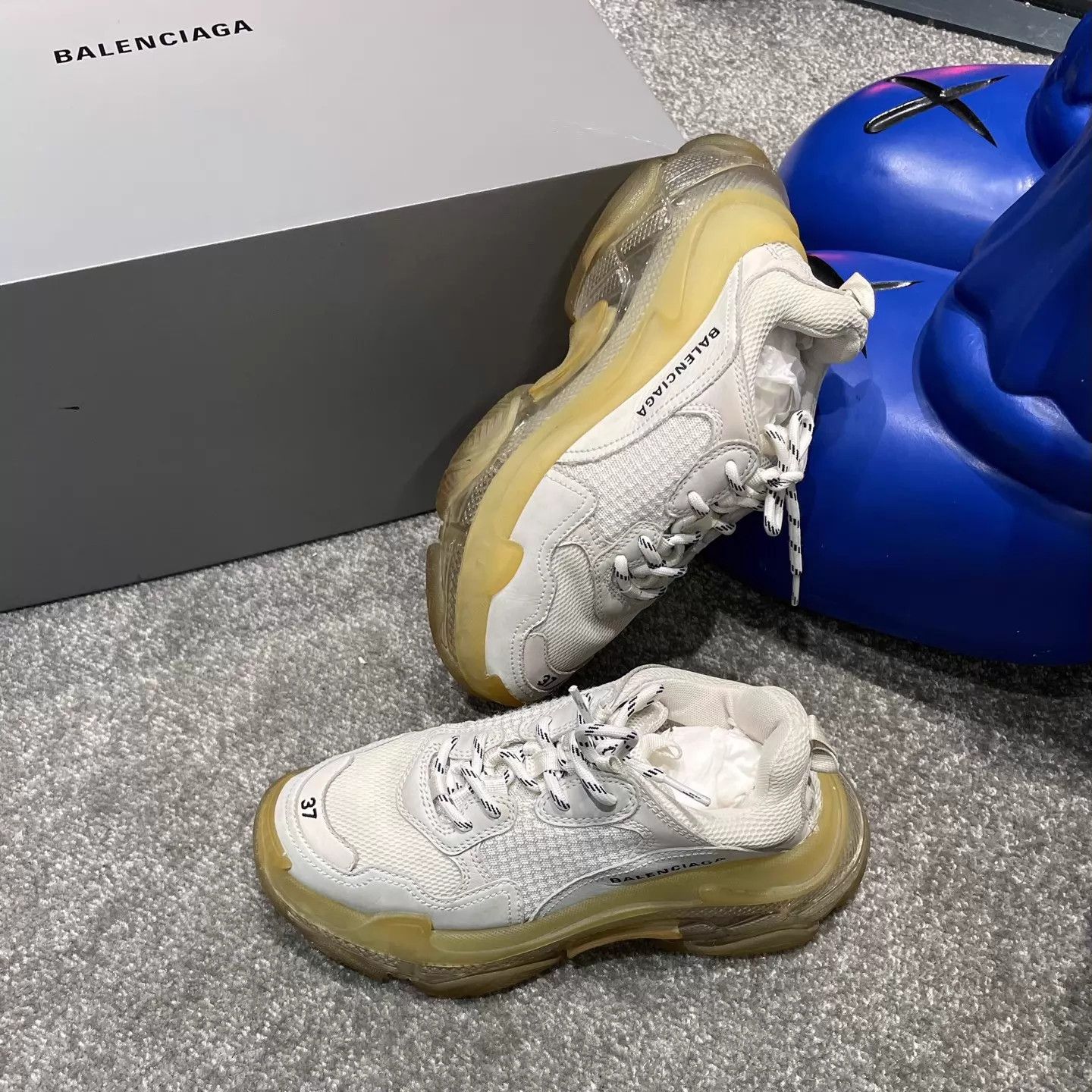 Balenciaga Balenciaga Round Toe Lace-Up Low-Top Dad Shoe 37 Size US 6.5 / IT 36.5 - 4 Thumbnail