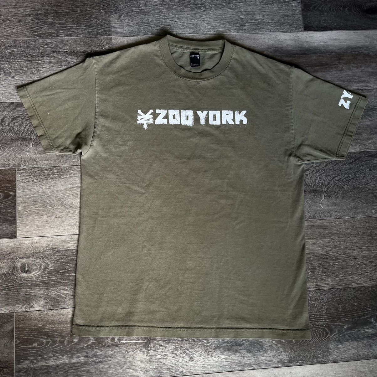 Zoo York Vintage 2000s Y2K Zoo York Skate Olive Green Washed Logo Tee Size US L / EU 52-54 / 3 - 1 Thumbnail