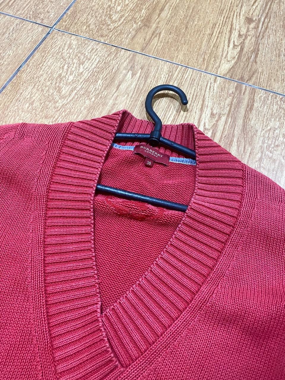 Burberry Burberry Sweater Jumbo Knit Embroidered Logo V-neck Size XS / US 0-2 / IT 36-38 - 10 Thumbnail