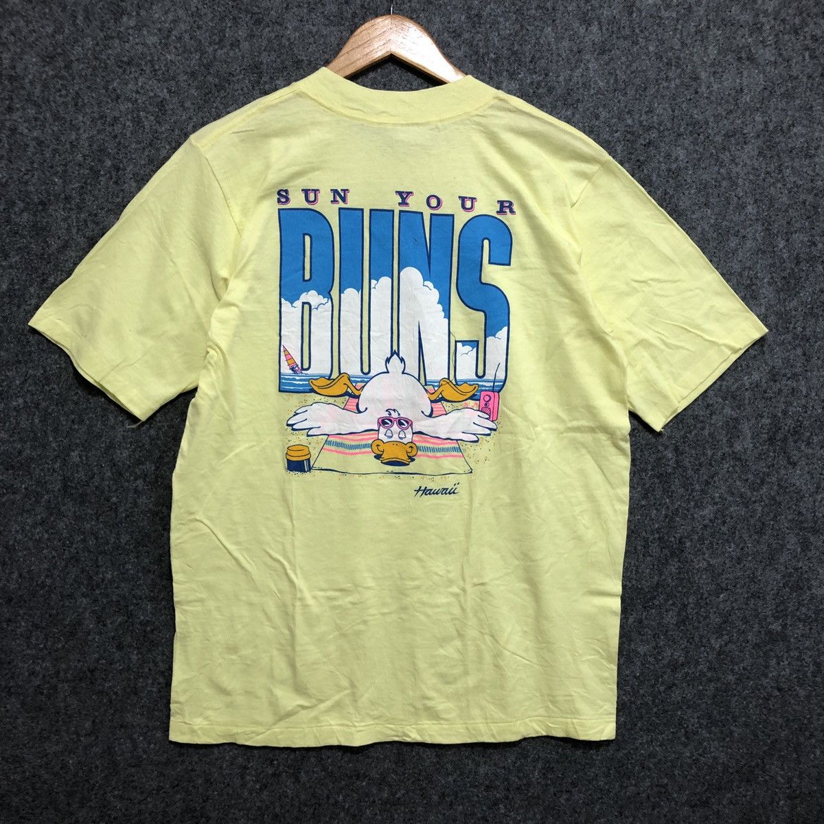 Vintage Vintage Hawaii Sun Your Buns T-Shirt Size US L / EU 52-54 / 3 - 1 Thumbnail