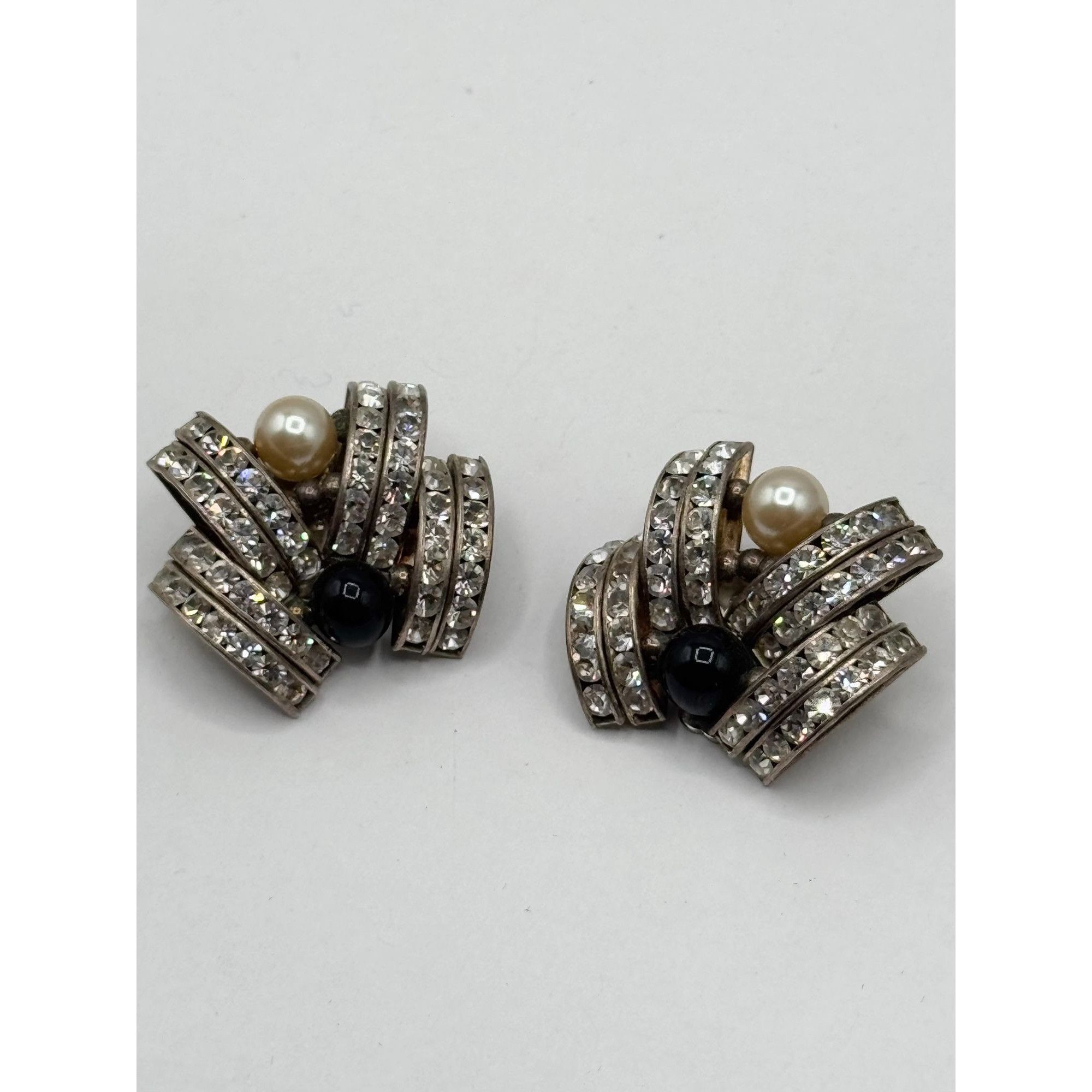 Vintage Vintage Channel Set Rhinestone Glass Pearl Clip On Estate Ea Size ONE SIZE - 7 Thumbnail