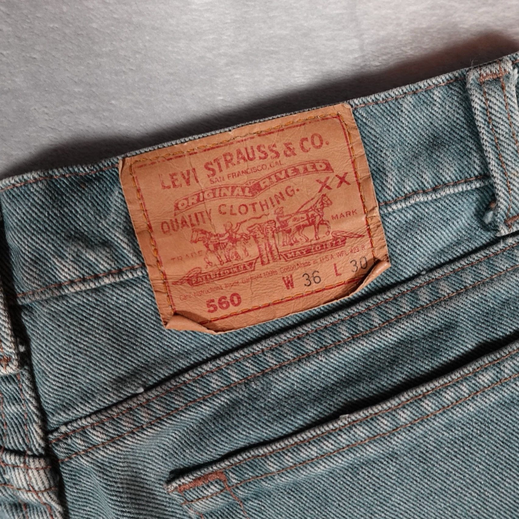 Levi's VINTAGE Levi's 560 Jeans Mens 35 Relaxed Tapered Fit 29 Inseam Blue Denim 90s Size US 35 - 6 Thumbnail