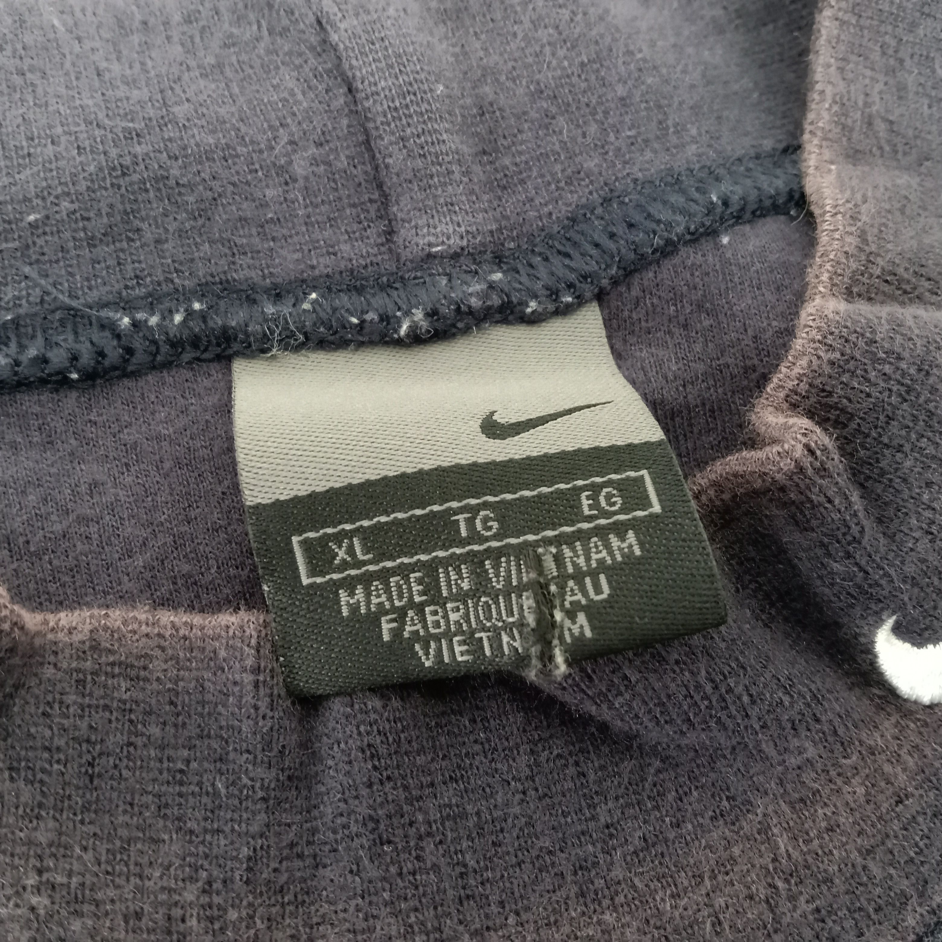 Nike Nike Small Logo Sportswear Style Tshirt Size US L / EU 52-54 / 3 - 5 Thumbnail