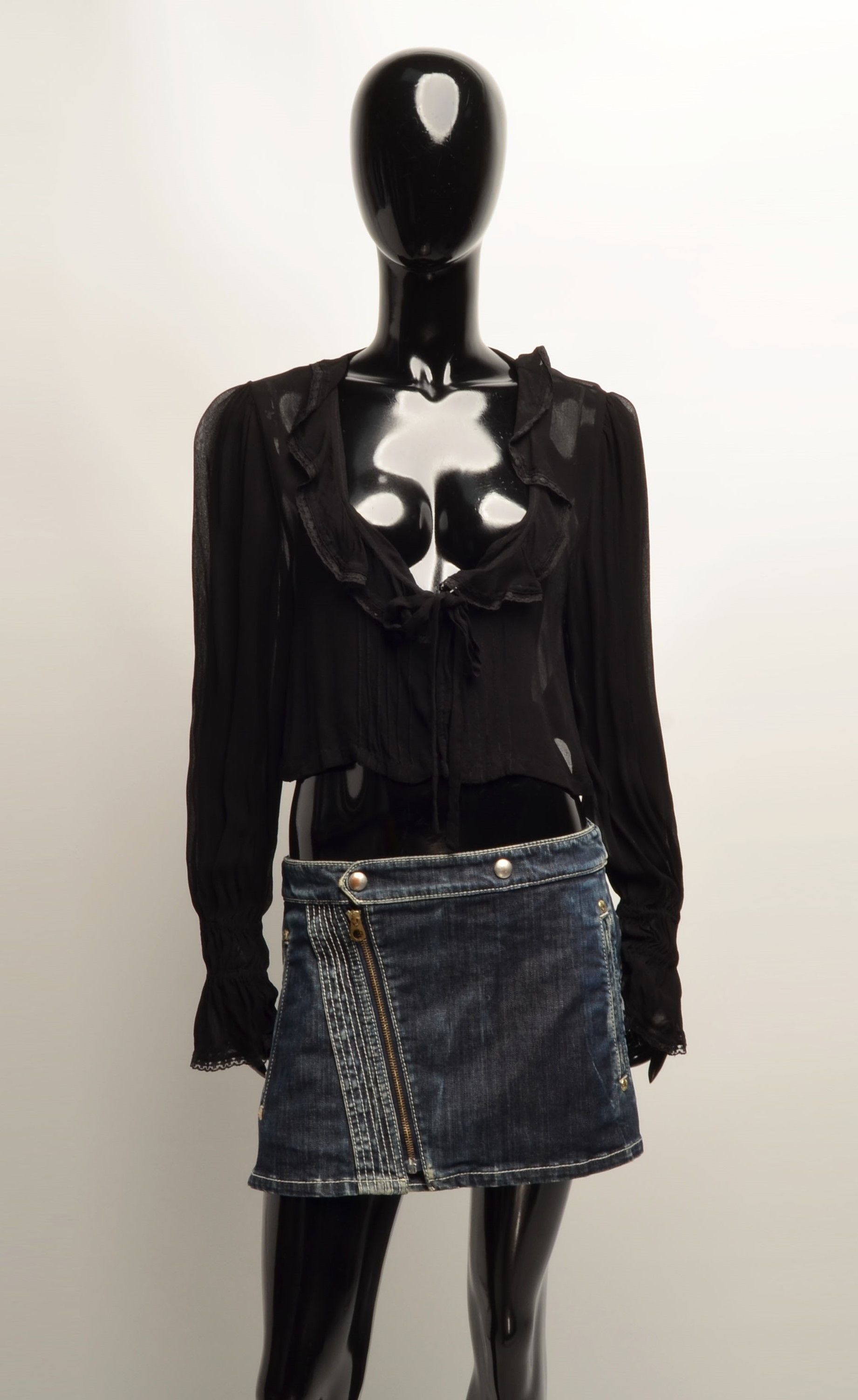 Urban Outfitters Urban Outfitters Mesh Cropped Cottage Blouse Shirt Size M / US 6-8 / IT 42-44 - 1 Thumbnail