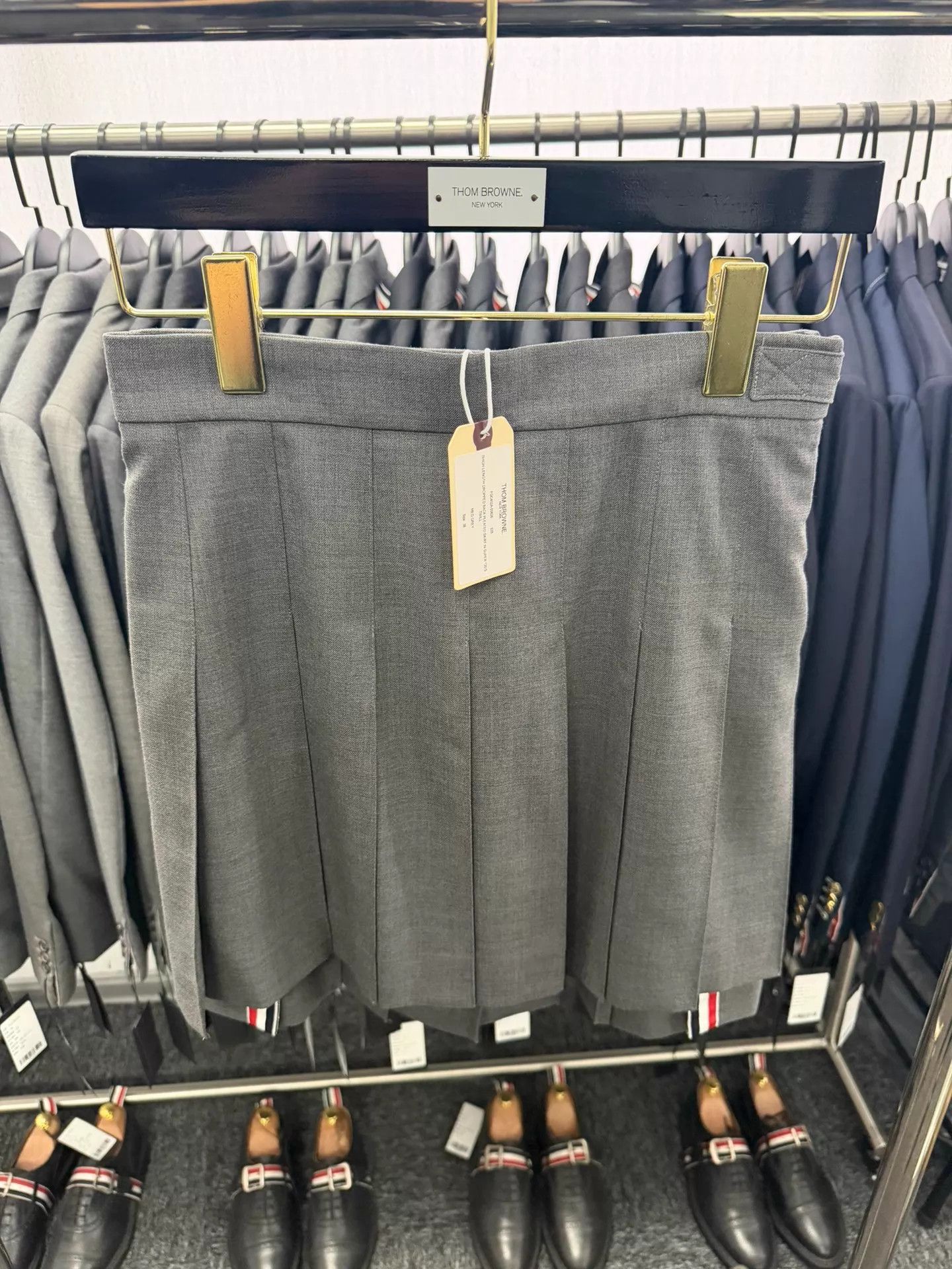 Thom Browne Thom Browne Women's Mid-Gray Pleated Skirt Size38 Size 26" / US 2 / IT 38 - 1 Thumbnail