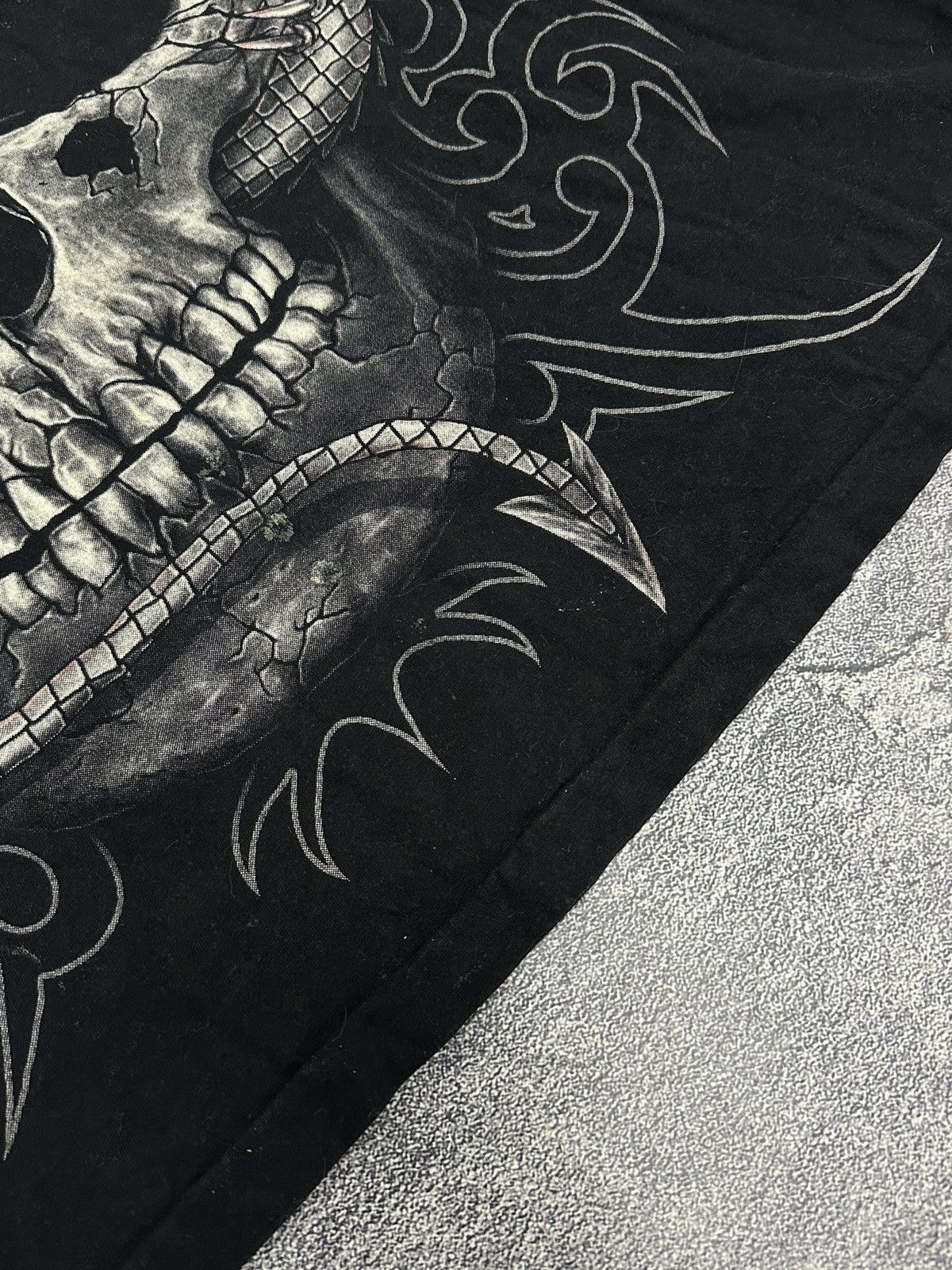 Vintage Vintage 90s Overprint Skull Dragon Tribal Tattoo T-Shirt Size US XL / EU 56 / 4 - 8 Thumbnail