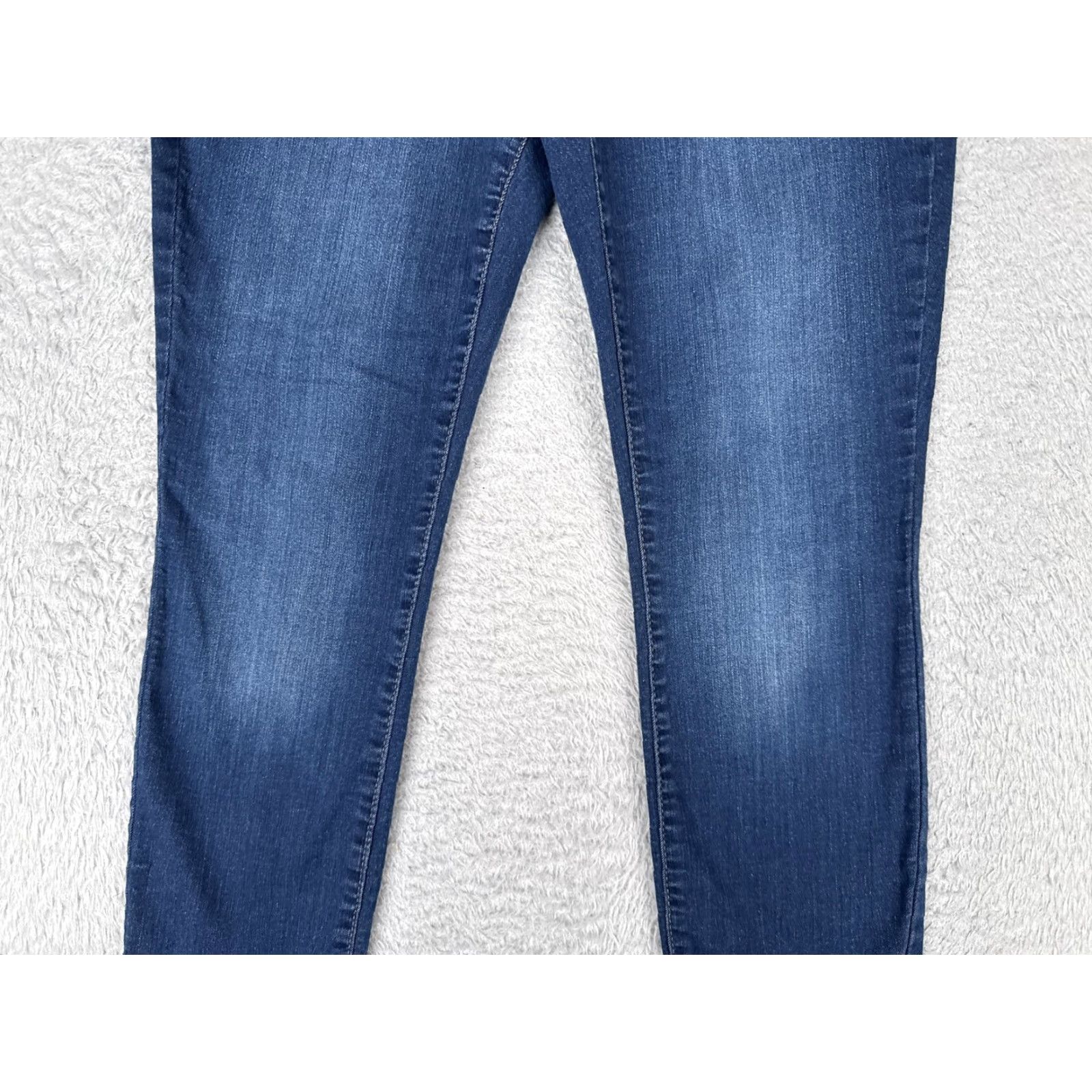 Vintage Universal Thread Jeans Women 28x28 Blue Mid Rise Skinny Stretch Denim Dark Wash 90s Size 28" / US 6 / IT 42 - 3 Thumbnail