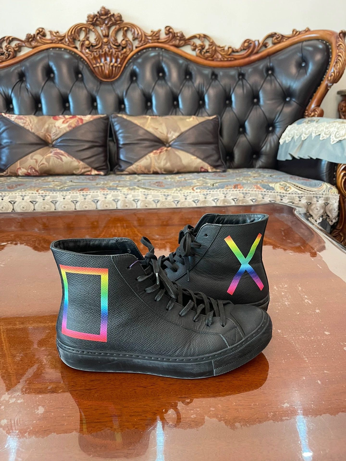Louis Vuitton LV Men's Premium Litchi Leather Graffiti Collab Shoe 5.5 Size US 5.5 / EU 38 - 4 Thumbnail