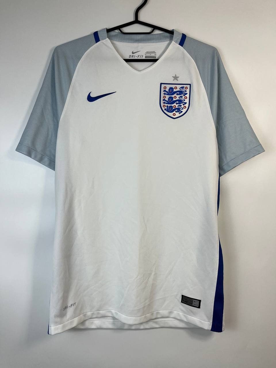 Nike ENGLAND 2016 HOME NIKE AUTHENTIC JERSEY FOOTBALL SIZE S Size US S / EU 44-46 / 1 - 1 Thumbnail