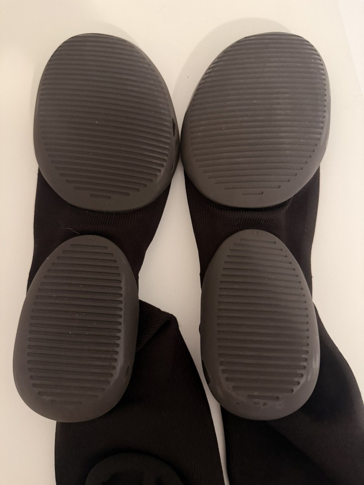 Yeezy Yeezy Pods size 2 Size US 10 / EU 43 - 3 Thumbnail
