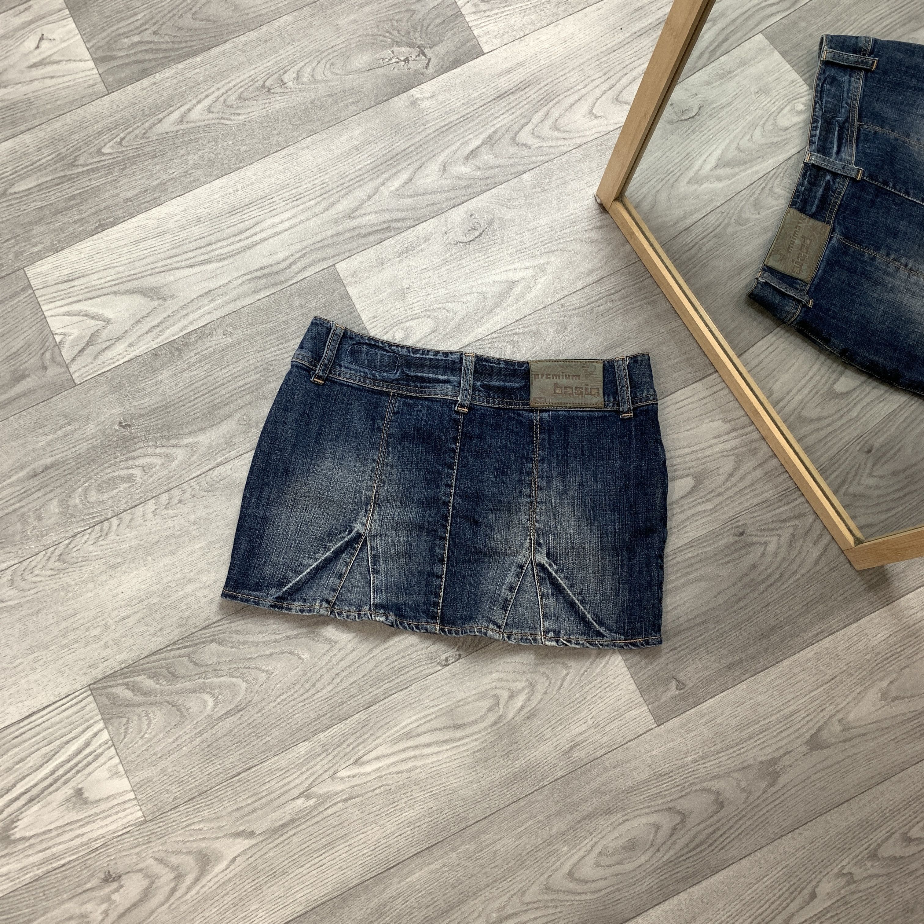 Japanese Brand Vintage Y2K Faded Avantgarde Denim Blue Low Rise Mini Skirt Size 26" / US 2 / IT 38 - 2 Thumbnail