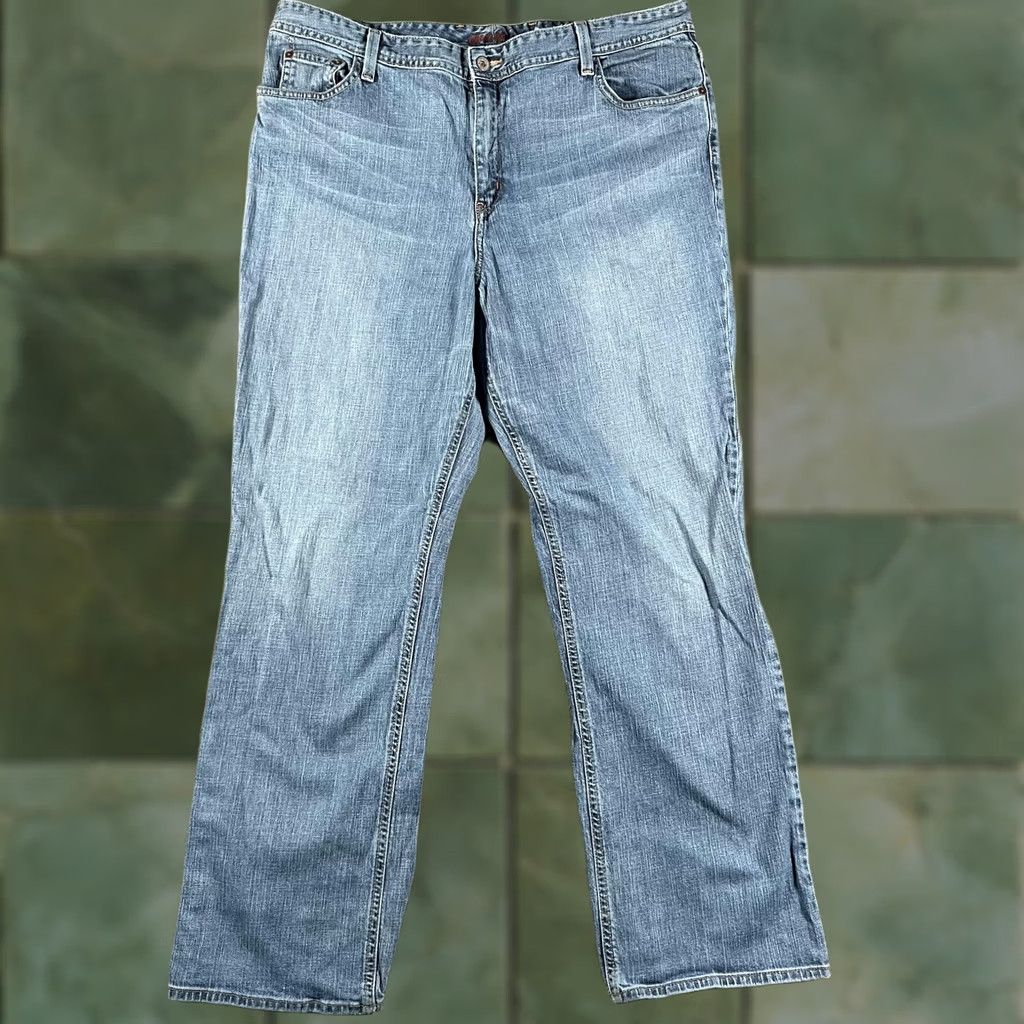 Eddie Bauer Eddie Bauer Jeans Womens 18R Blue Stretch Denim Medium Wash 5-Pocket Classic Straight Regular Rise Mid 30.5 In Inseam Size 40" / US 18 - 1 Thumbnail
