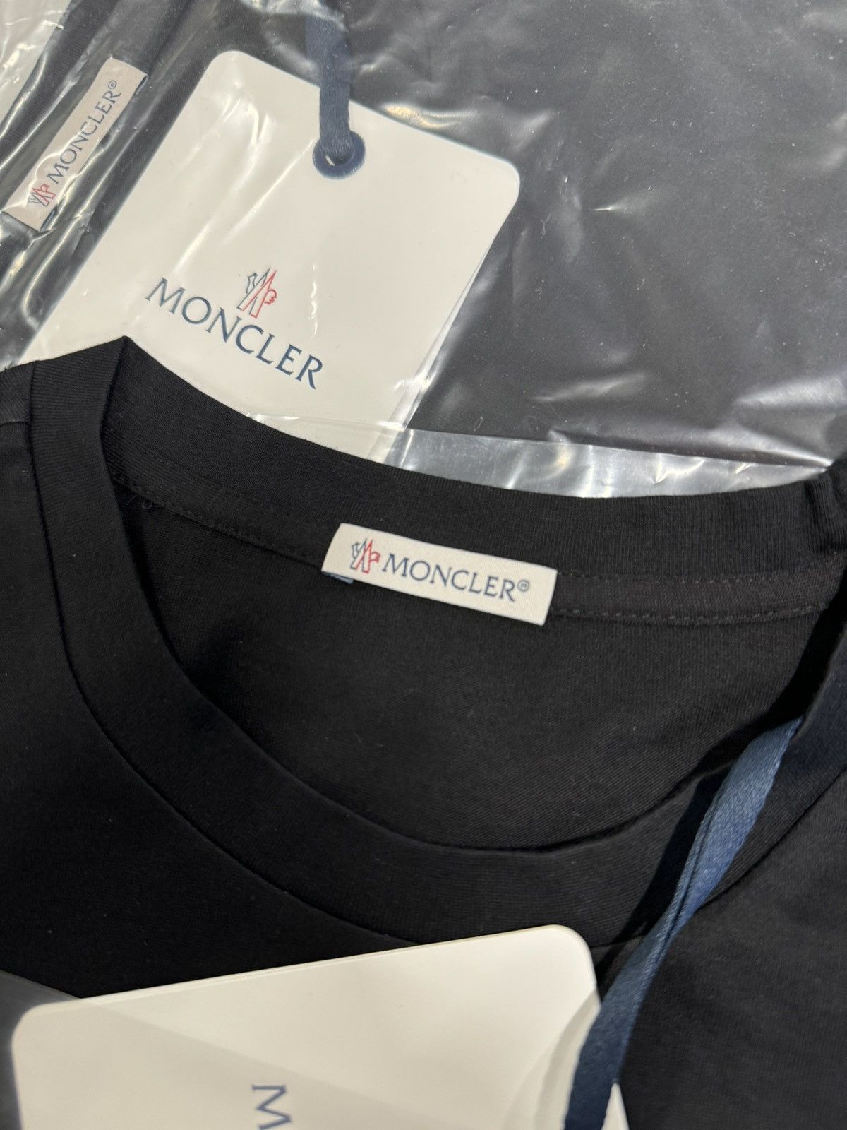 Moncler Moncler Logo Patch T-Shirt NEW 365$ Size US M / EU 48-50 / 2 - 2 Thumbnail